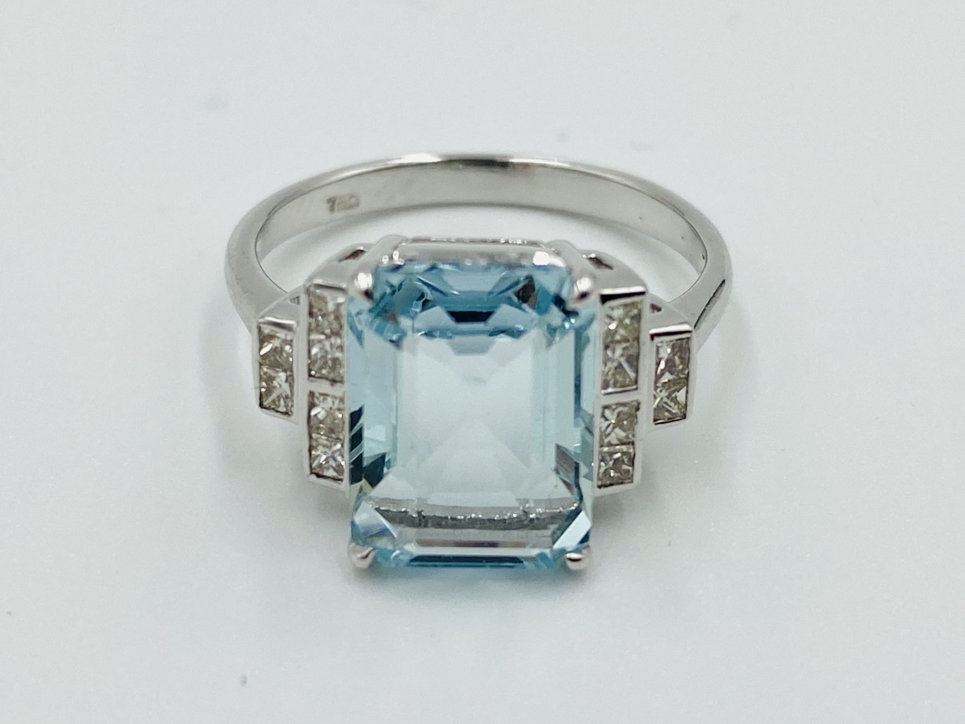 18ct white gold, aquamarine and diamond ring - Image 4 of 6