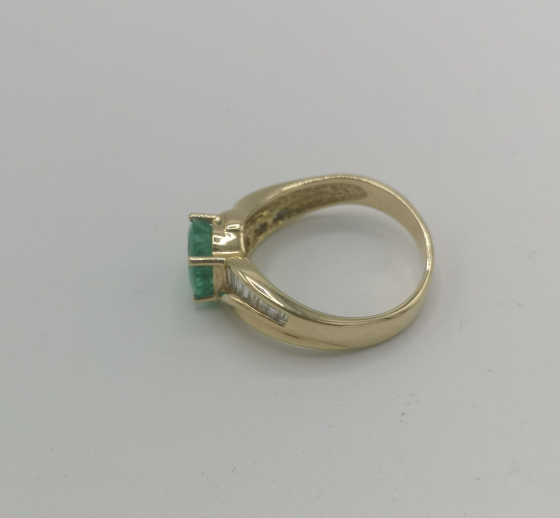 Emerald and diamond ring - Image 3 of 4