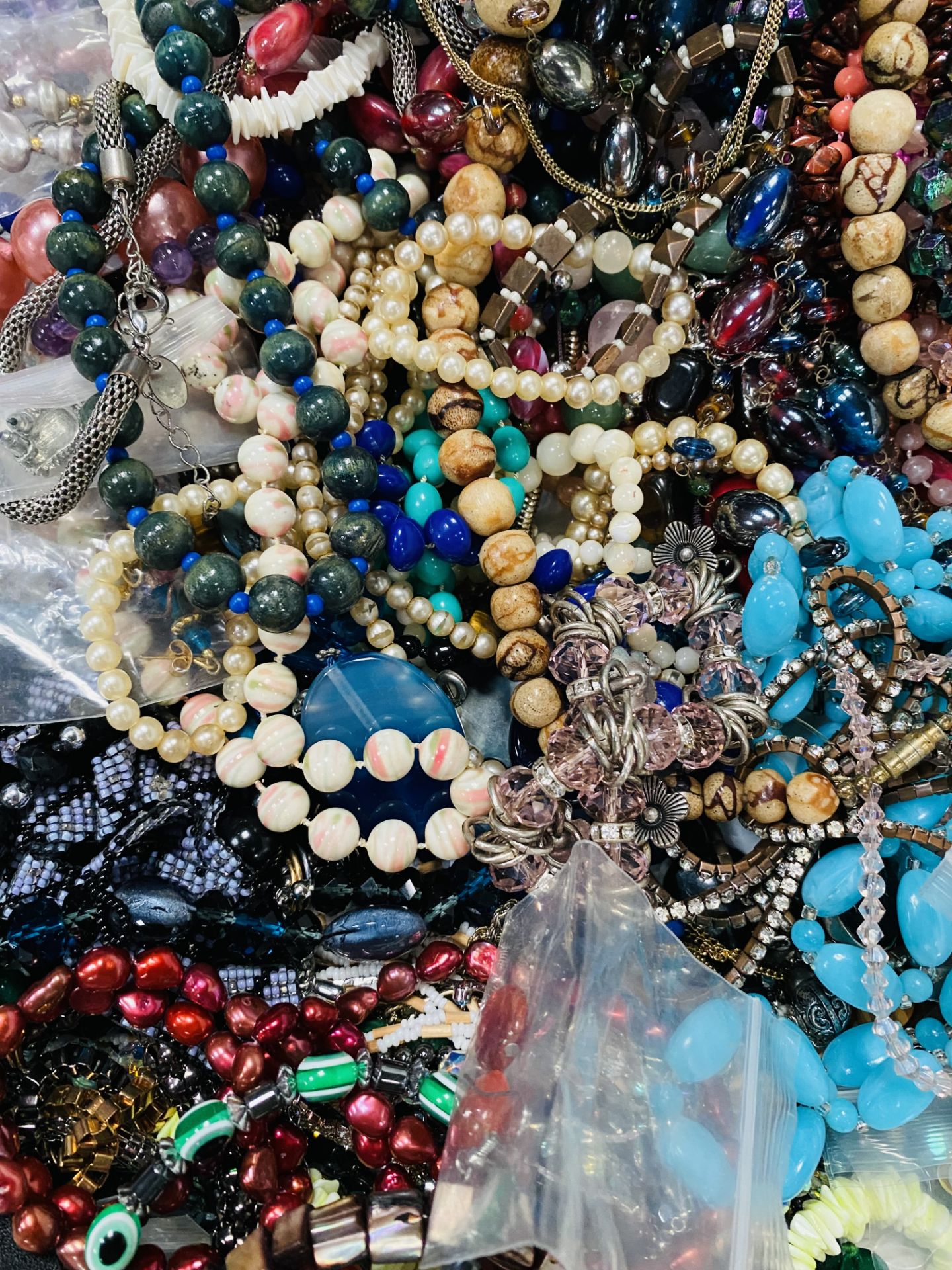 Quantity of costume jewellery - Image 2 of 5