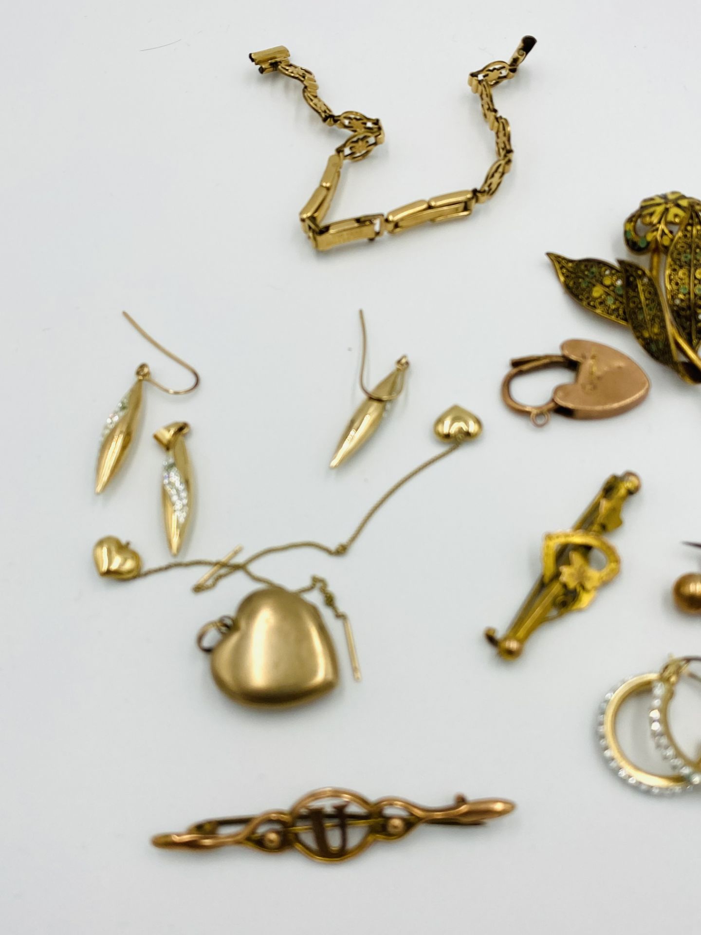 Quantity of 9ct gold and yellow metal items - Image 2 of 4