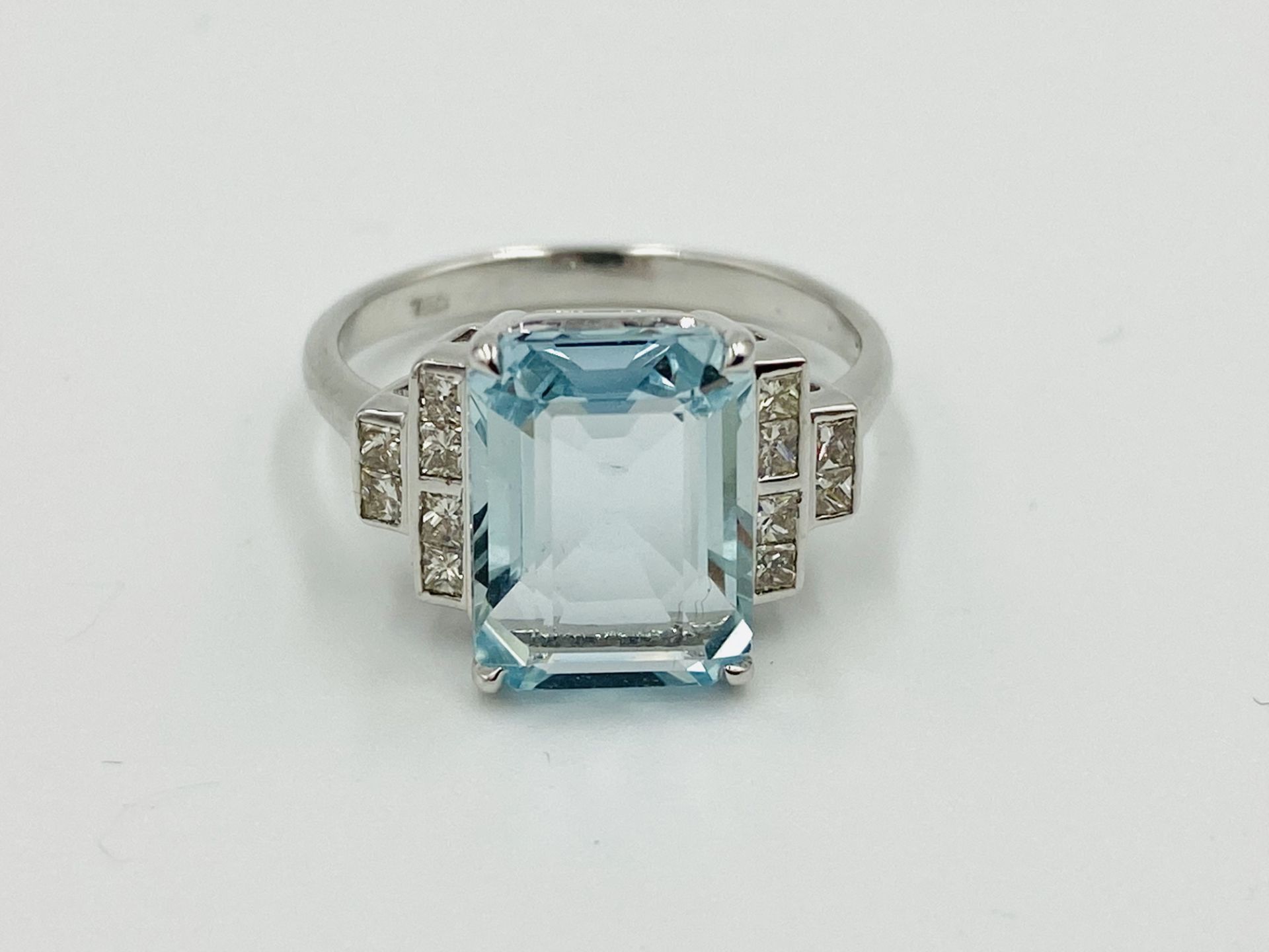 18ct white gold, aquamarine and diamond ring