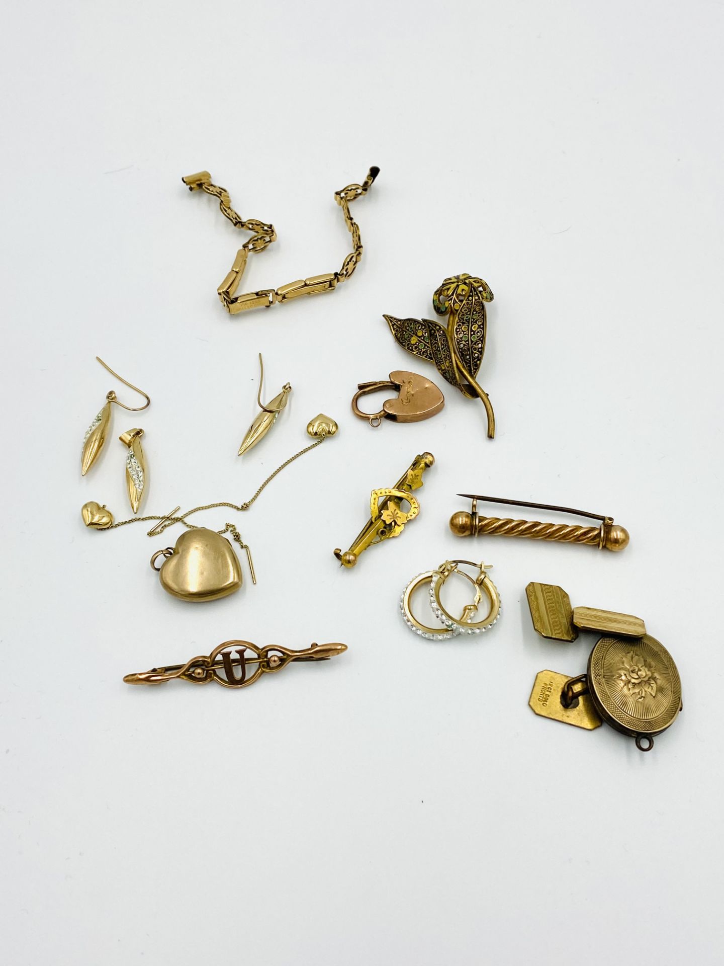 Quantity of 9ct gold and yellow metal items