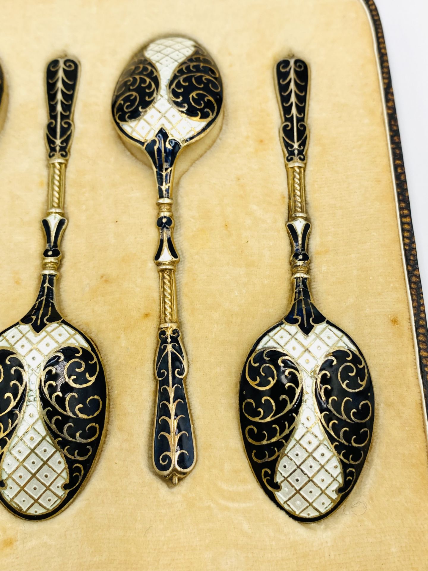 Boxed set of six silver and enamel tea spoons - Image 5 of 5