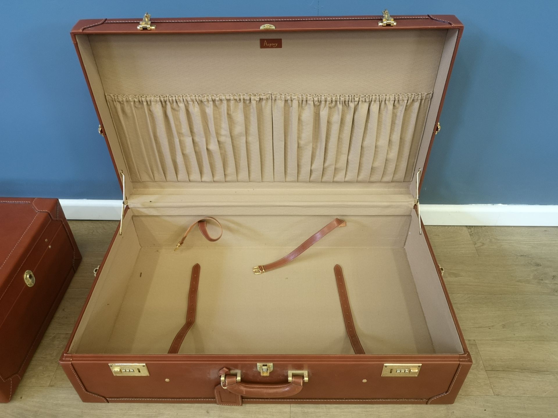 Two Asprey hard sided leather suitcases - Image 7 of 8
