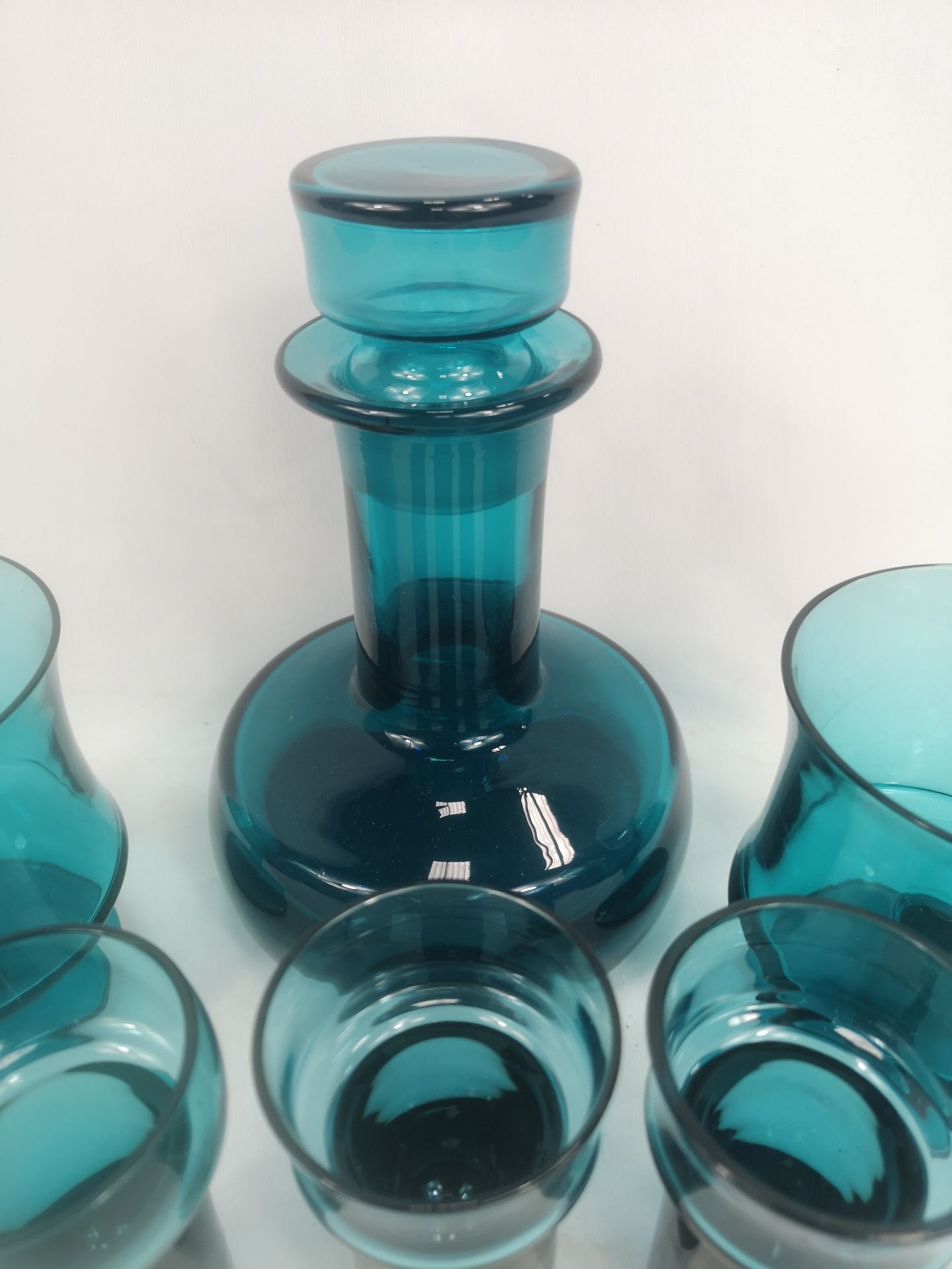 Blue glass decanter together with blue glasses - Image 3 of 4