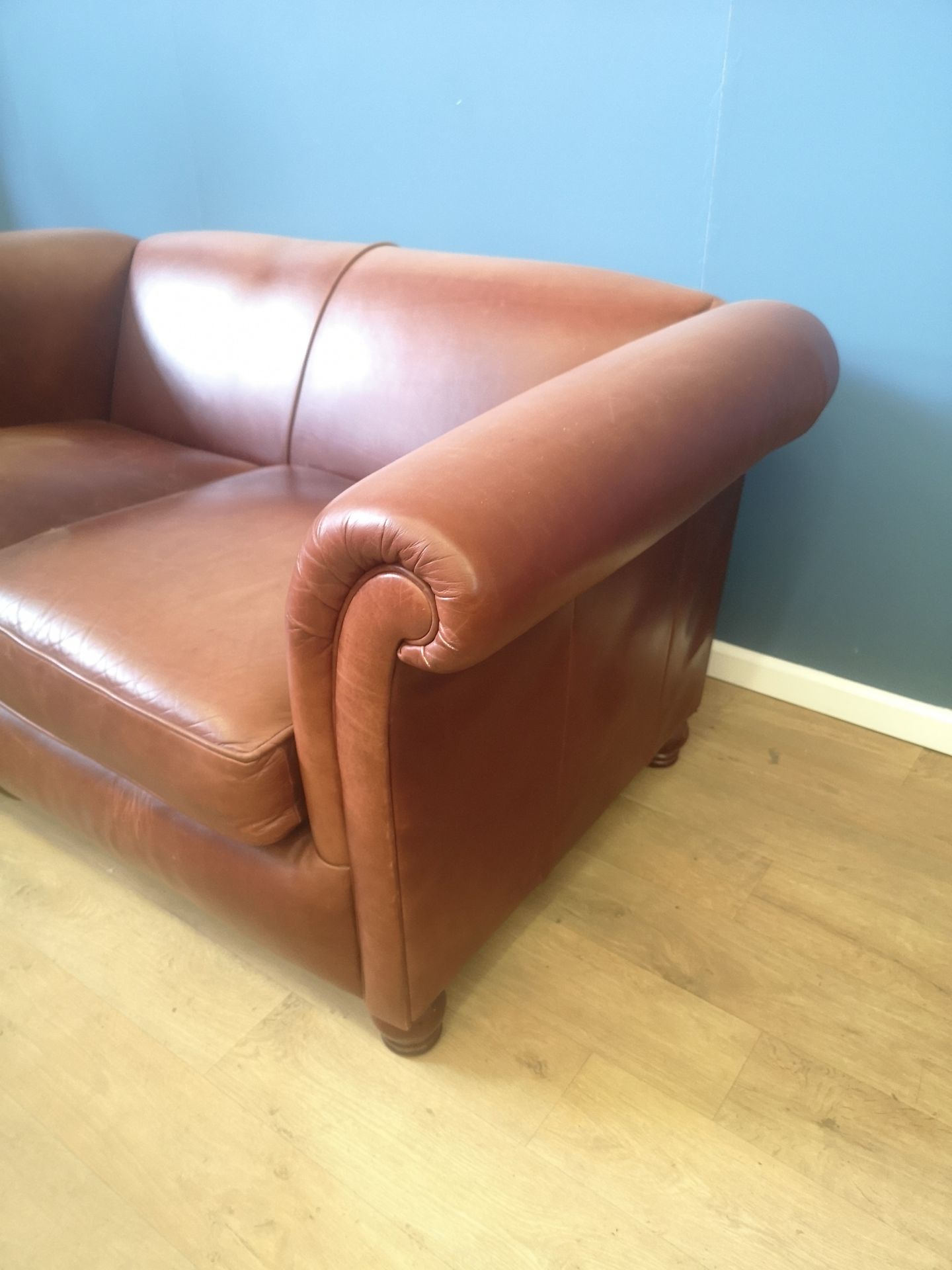 Brown leather two seat sofa - Image 3 of 5