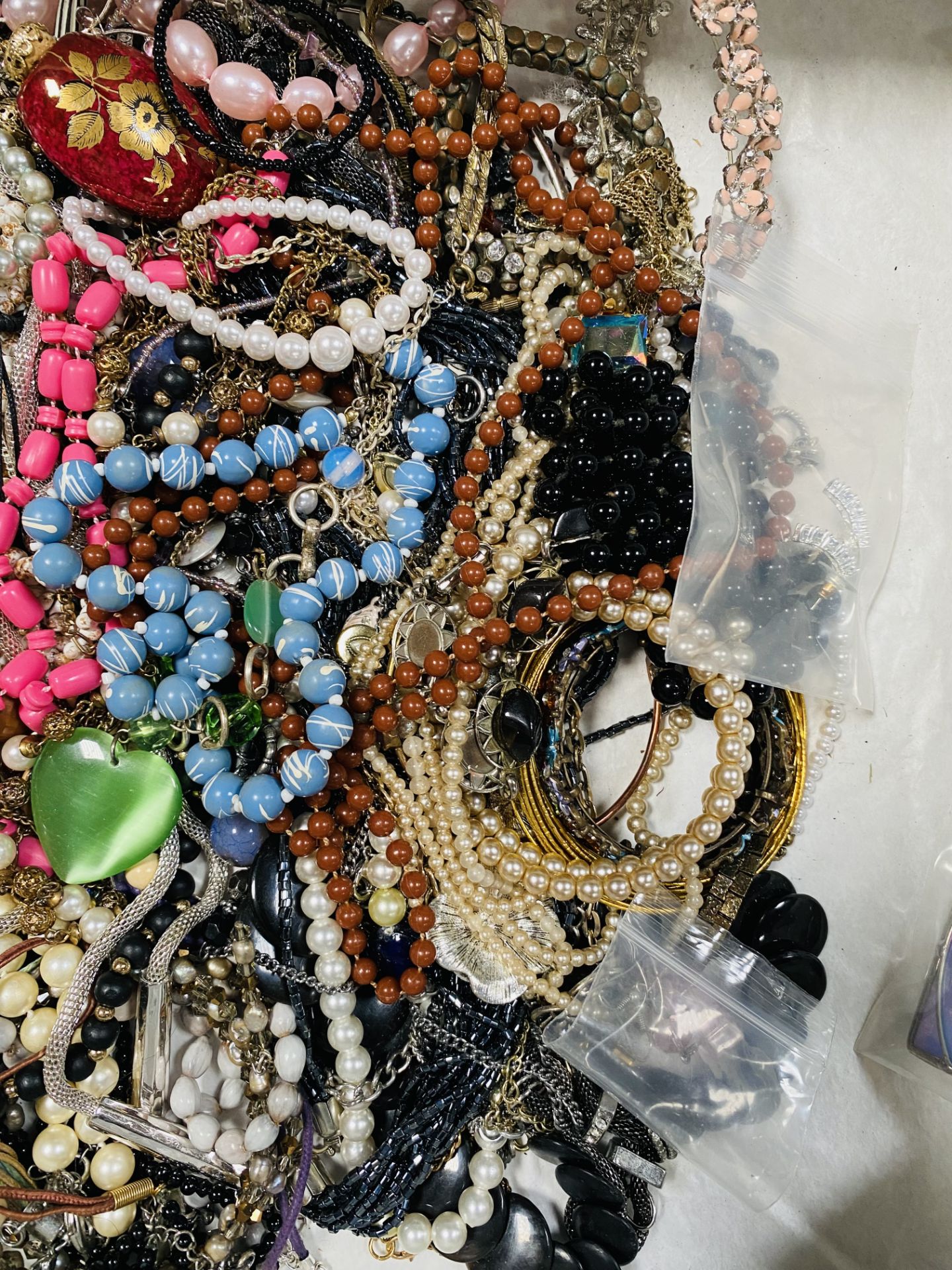 Quantity of costume jewellery - Bild 5 aus 6