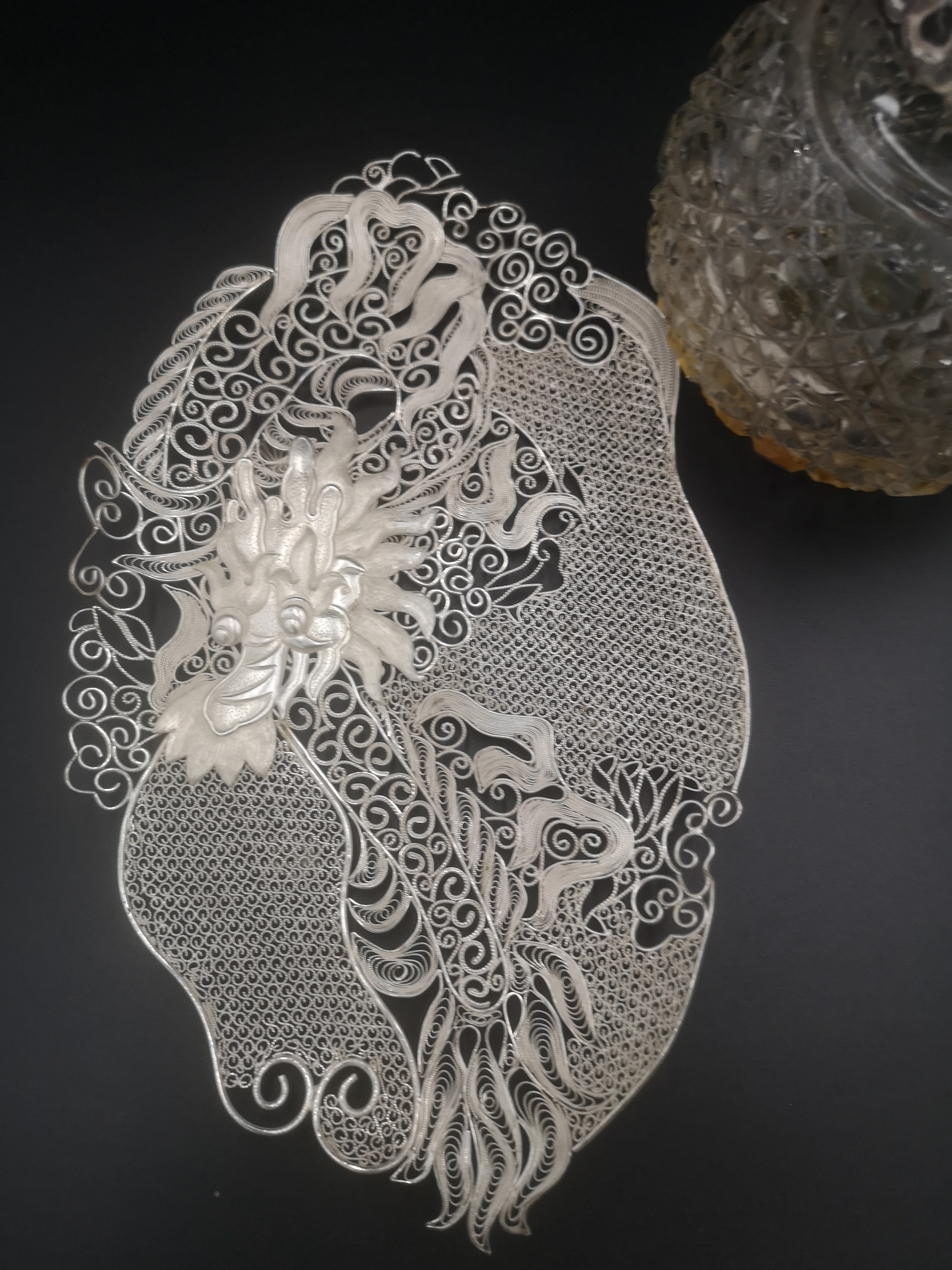 Cut glass perfume bottle together with a white metal filigree tray - Image 2 of 5