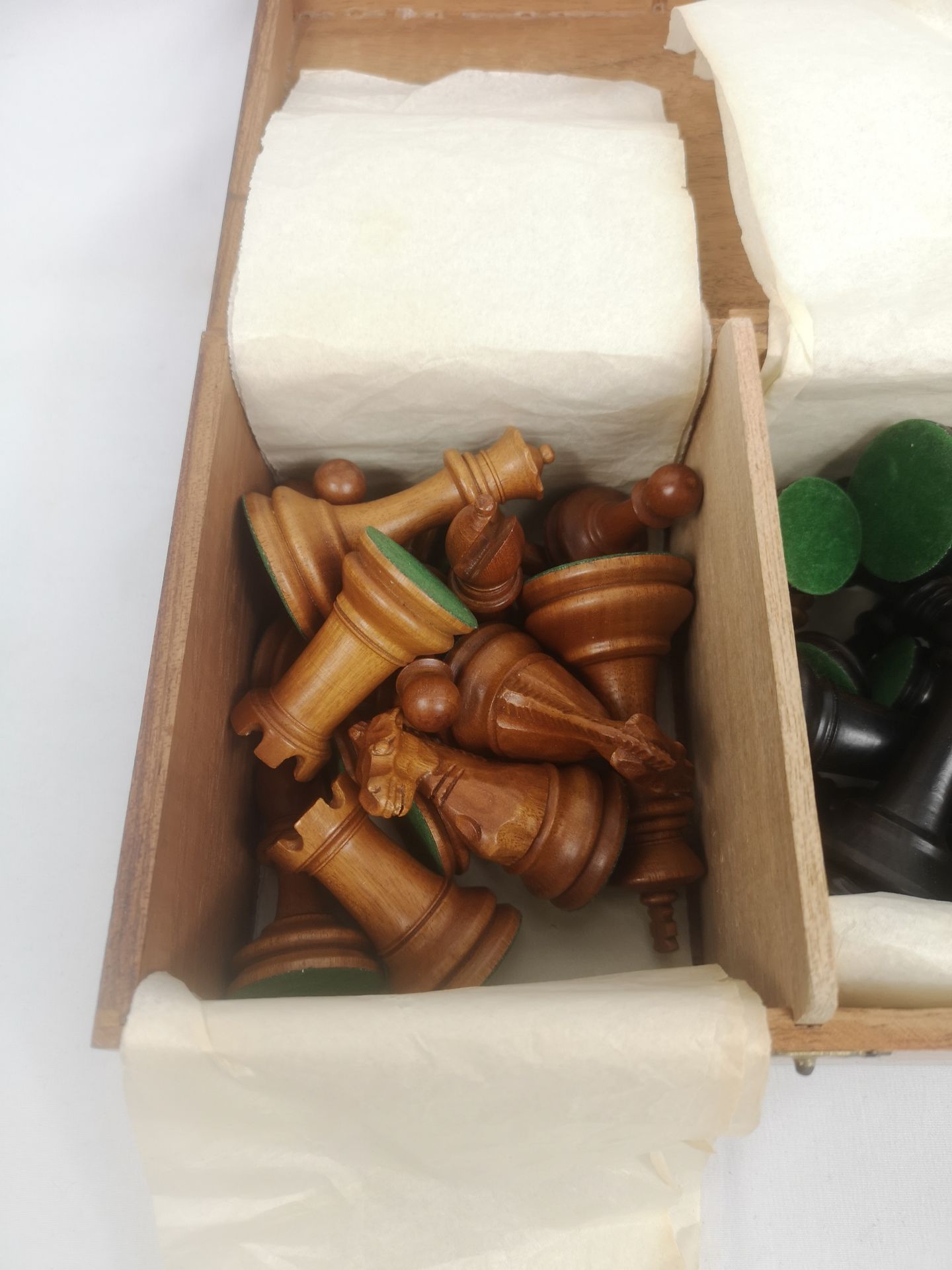 Wood chess set in box - Image 2 of 7