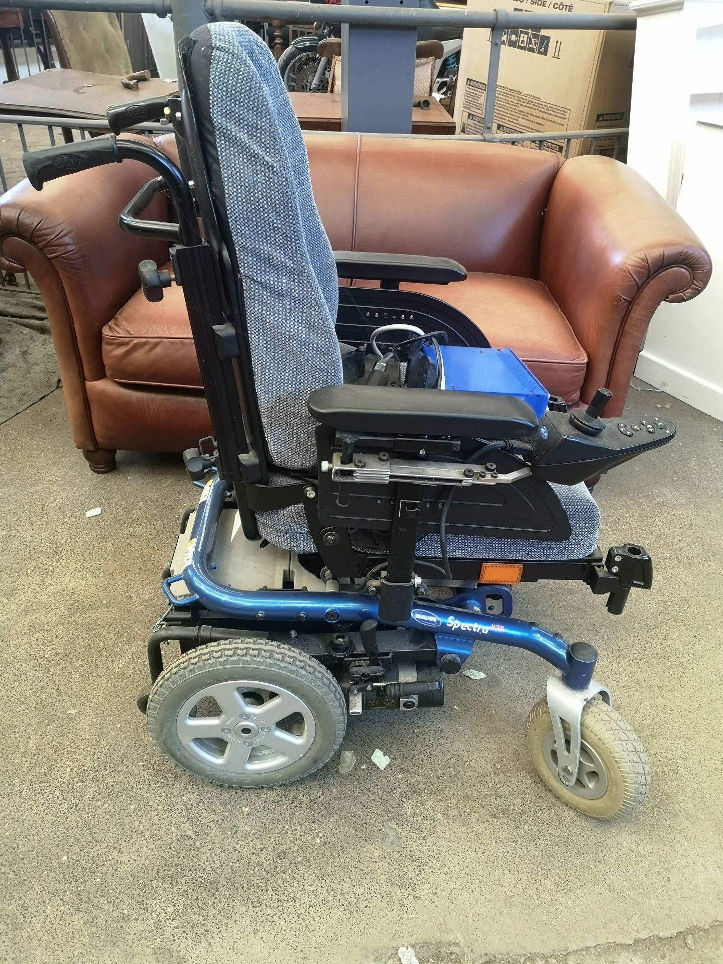 Electric mobility chair