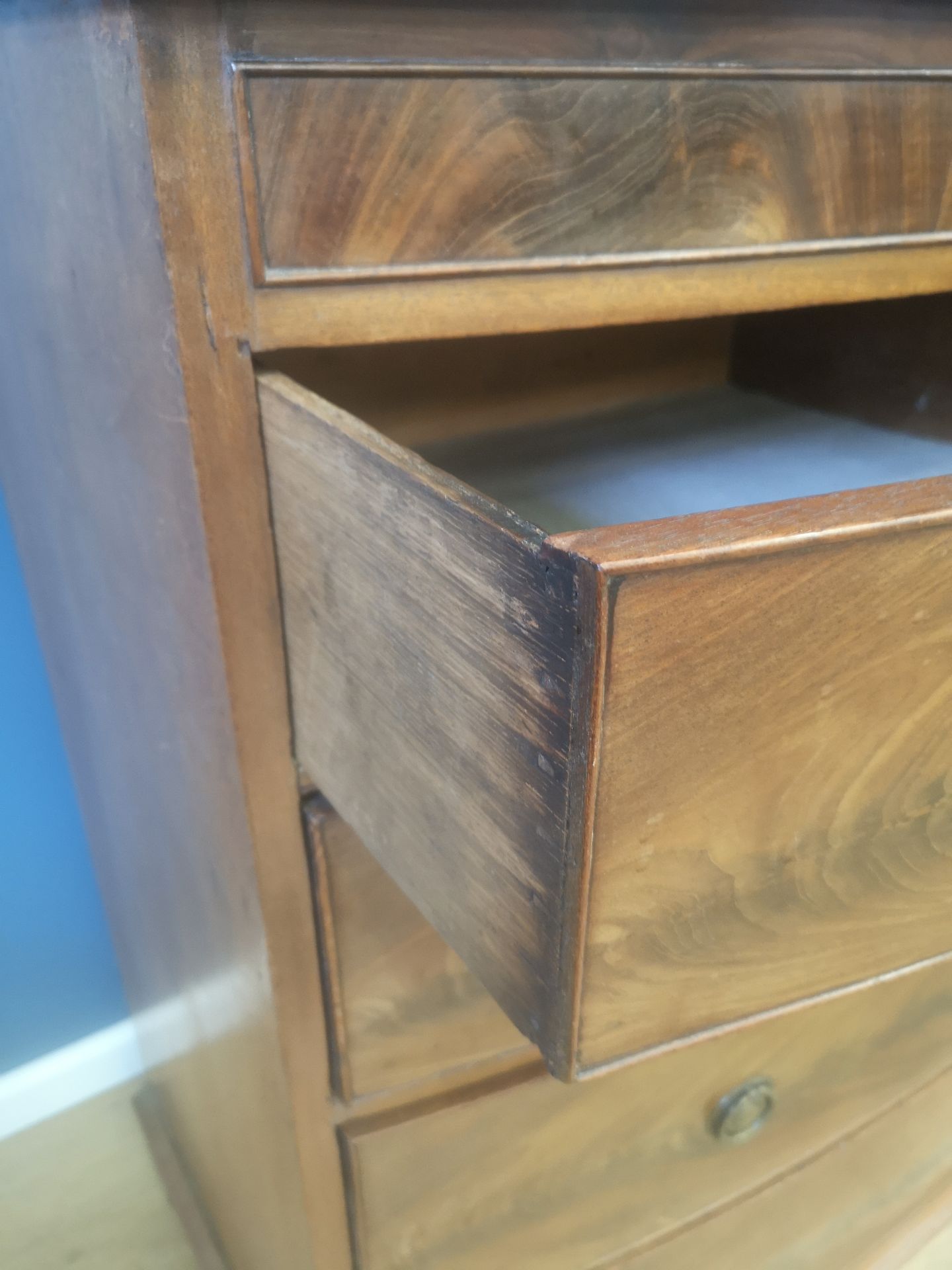 Mahogany bow fronted chest of drawers - Image 3 of 6