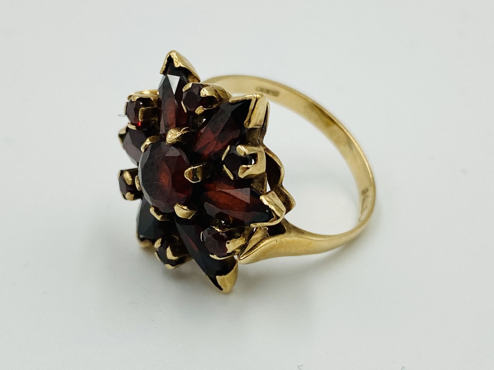9ct gold ring - Image 2 of 5