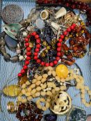 Quantity of costume jewellery