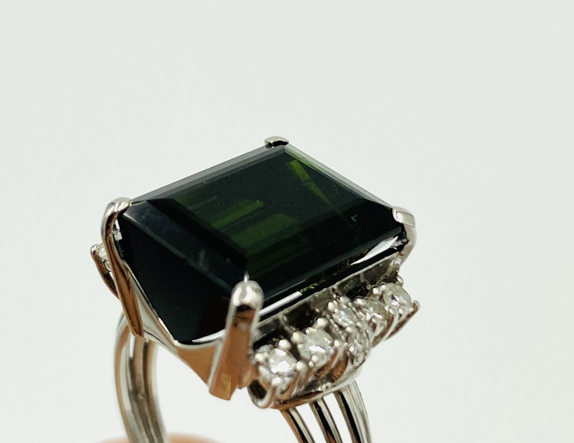 18ct white gold, tourmaline and diamond ring - Image 5 of 5