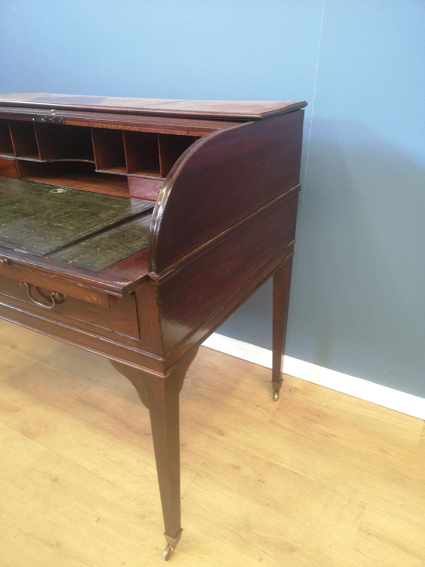 Victorian mahogany desk with tambour front - Image 5 of 5