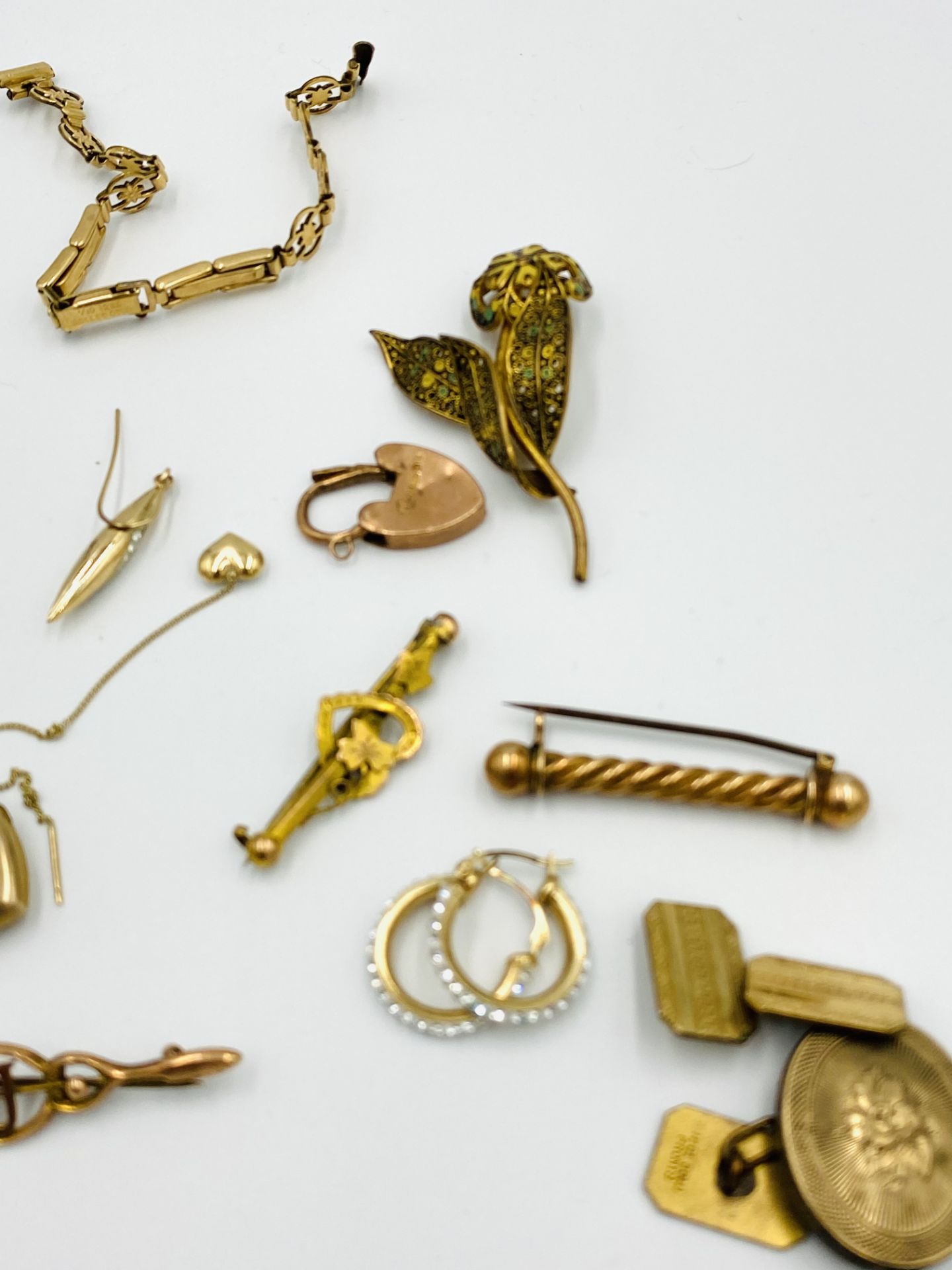 Quantity of 9ct gold and yellow metal items - Image 3 of 4