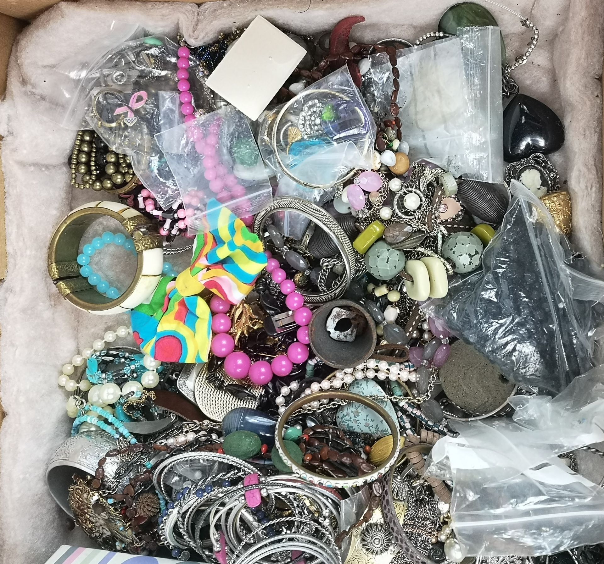 Quantity of costume jewellery - Image 4 of 4