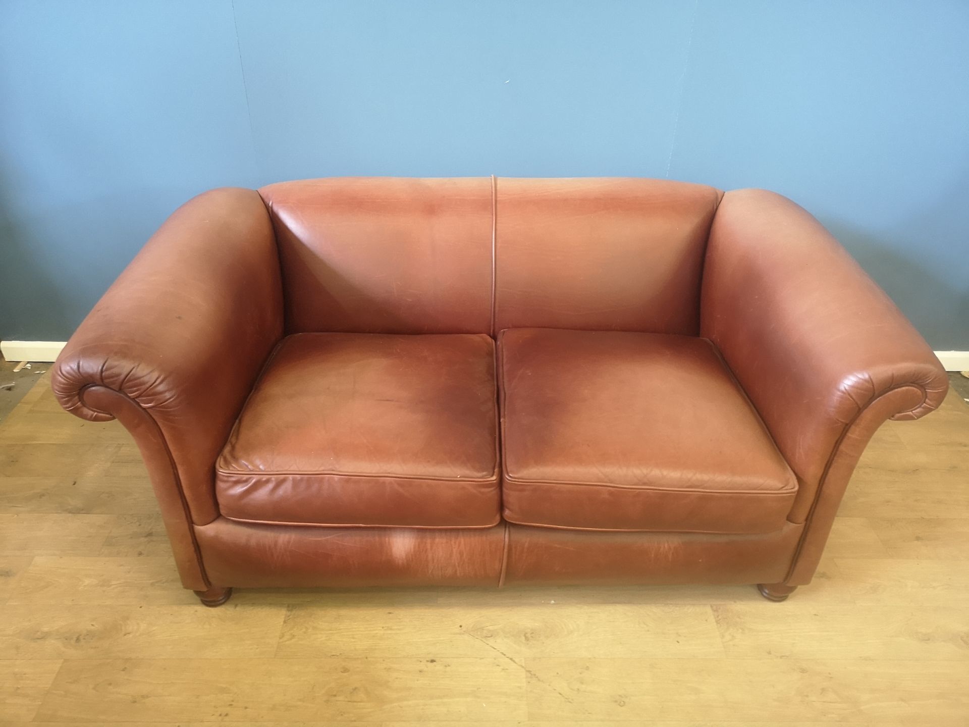 Brown leather two seat sofa - Image 5 of 5