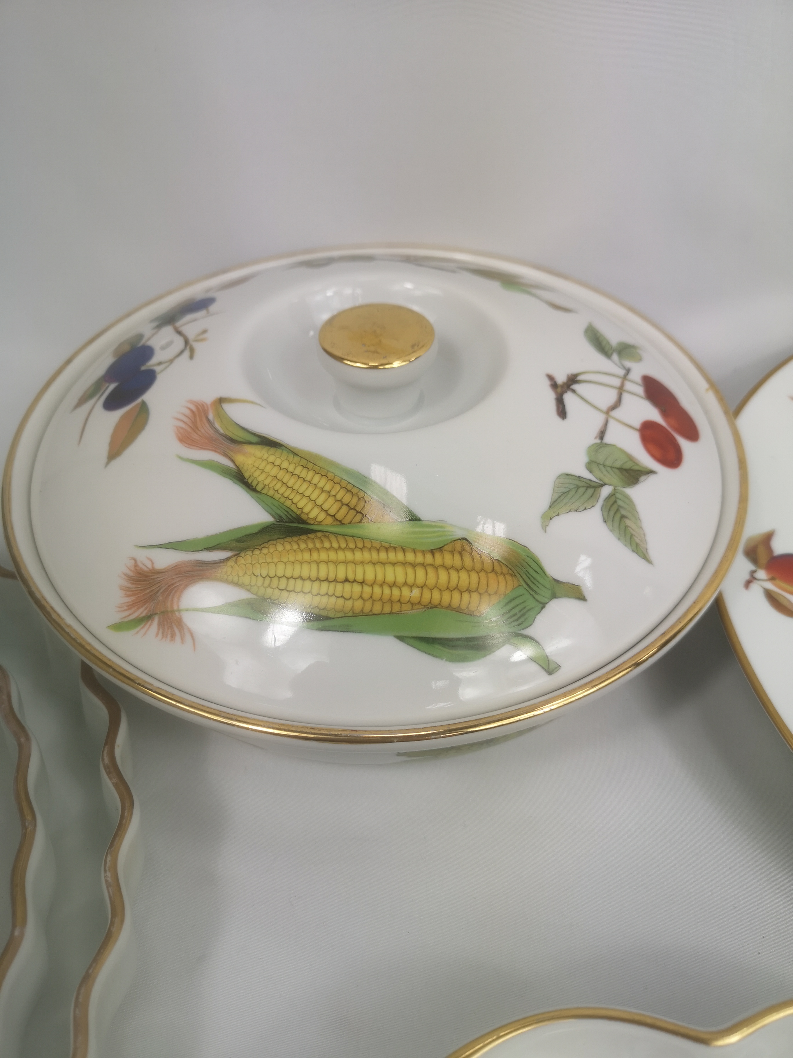 Quantity of Royal Worcester Evesham tableware - Image 3 of 8