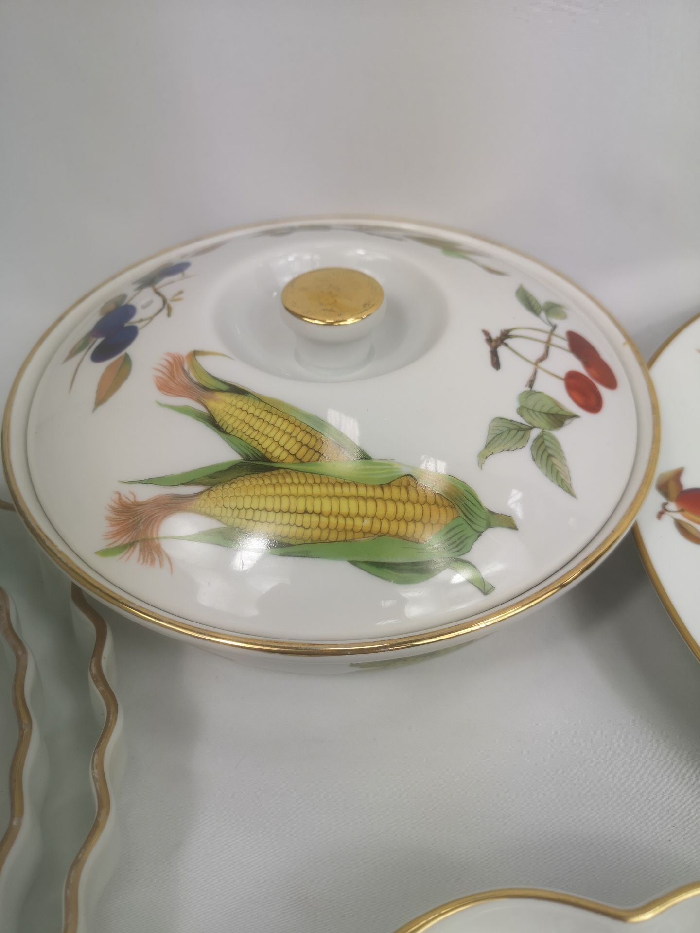 Quantity of Royal Worcester Evesham tableware - Image 3 of 8