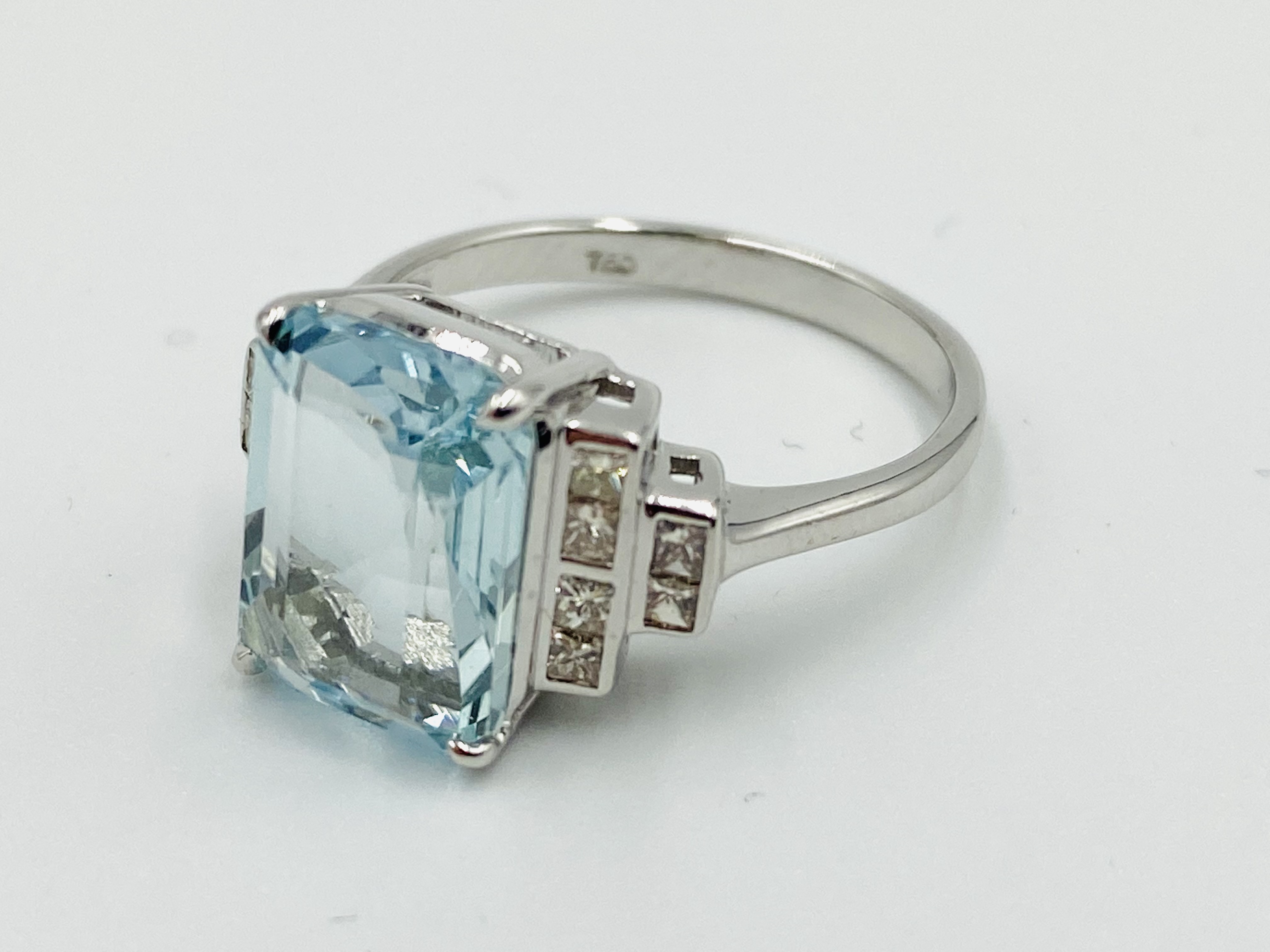 18ct white gold, aquamarine and diamond ring - Image 2 of 6