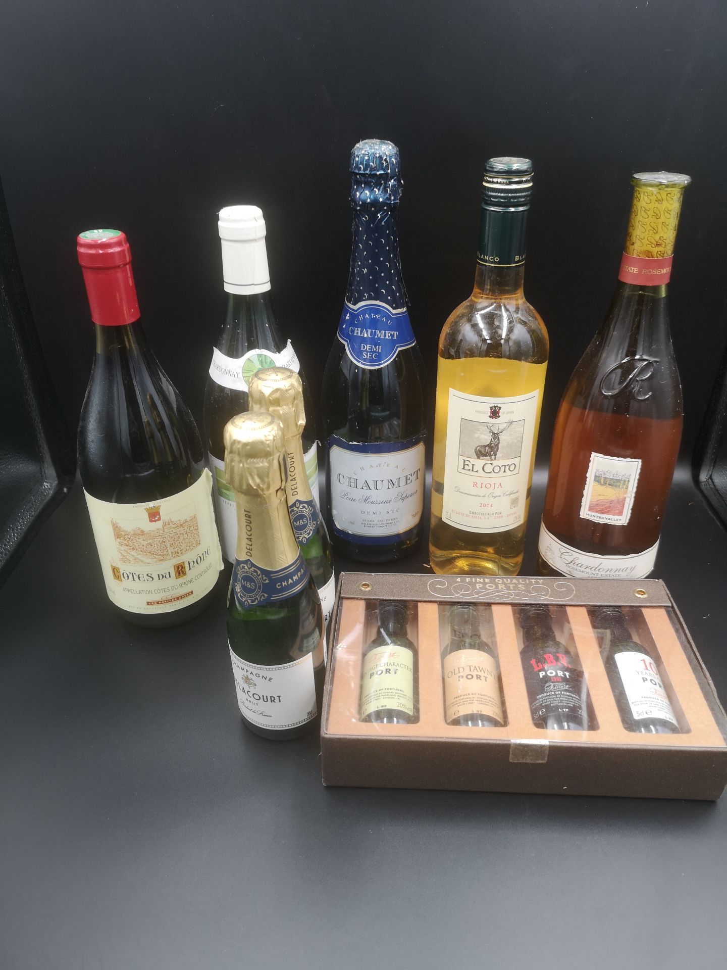 Two bottles of Champagne, four bottles of wine and four port miniatures - Image 4 of 4