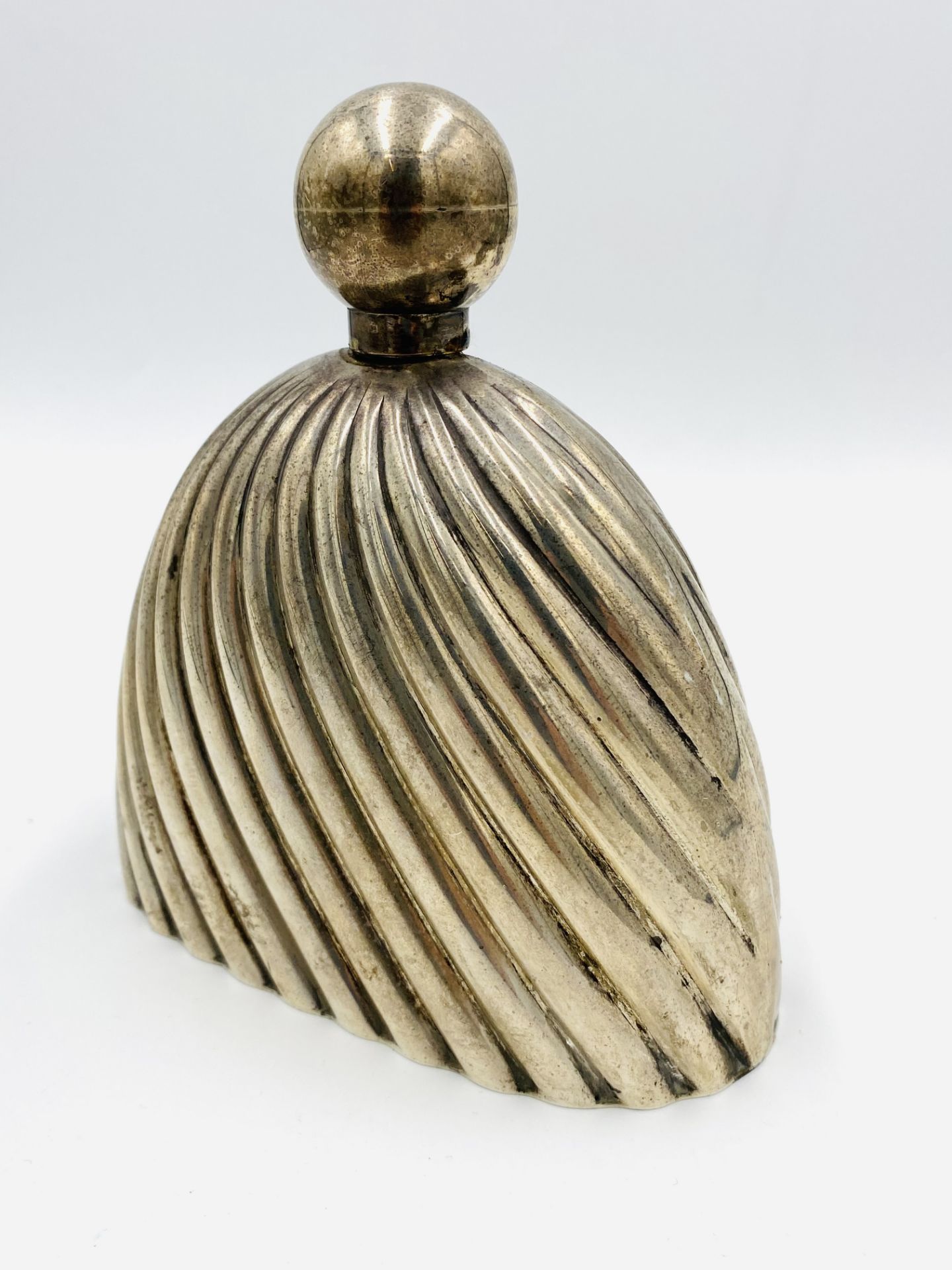 Wrythen fluted silver spirit flask - Image 2 of 4