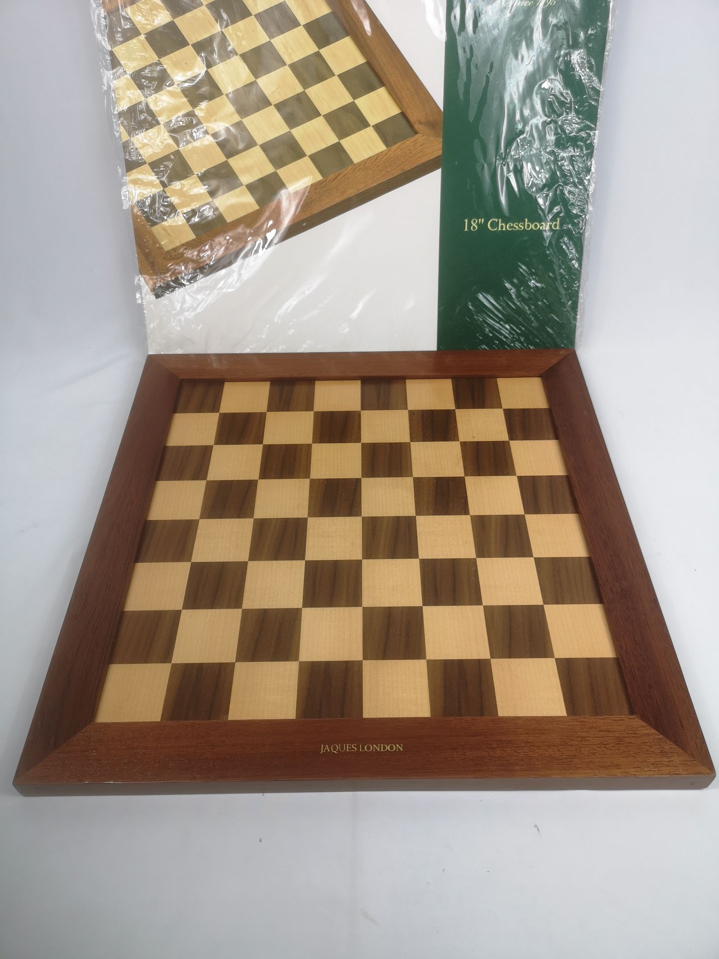 Jacques 18" walnut & sycamore chess board - Image 3 of 4