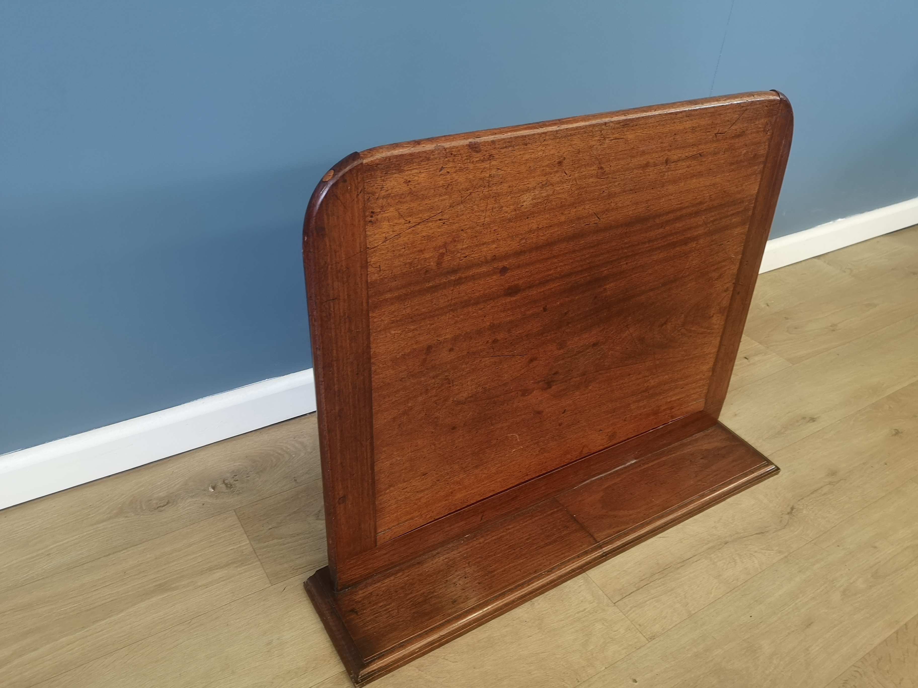 Victorian mahogany wall mounted folding bracket shelf - Image 4 of 4