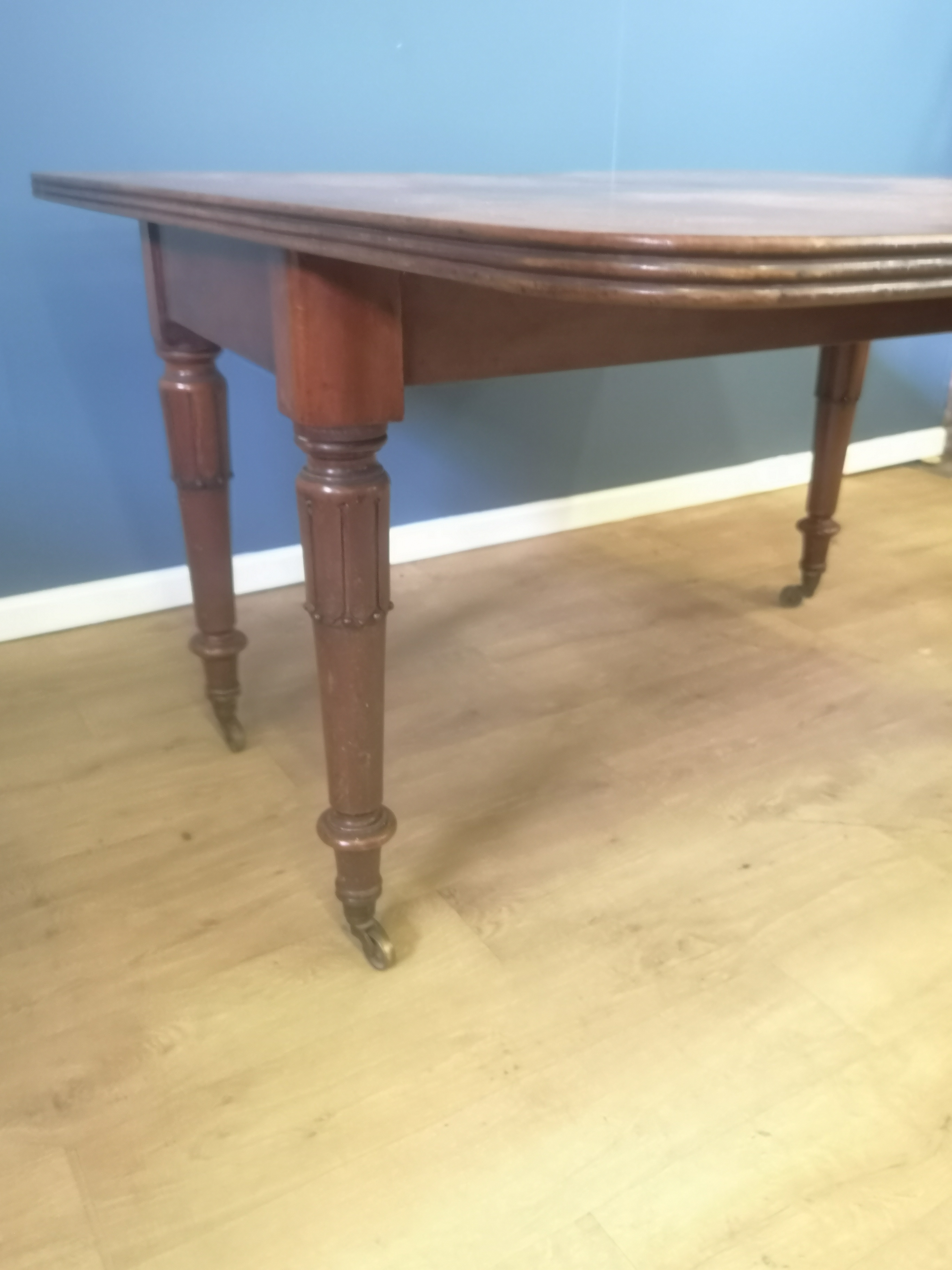 Victorian mahogany extending dining table - Image 4 of 6