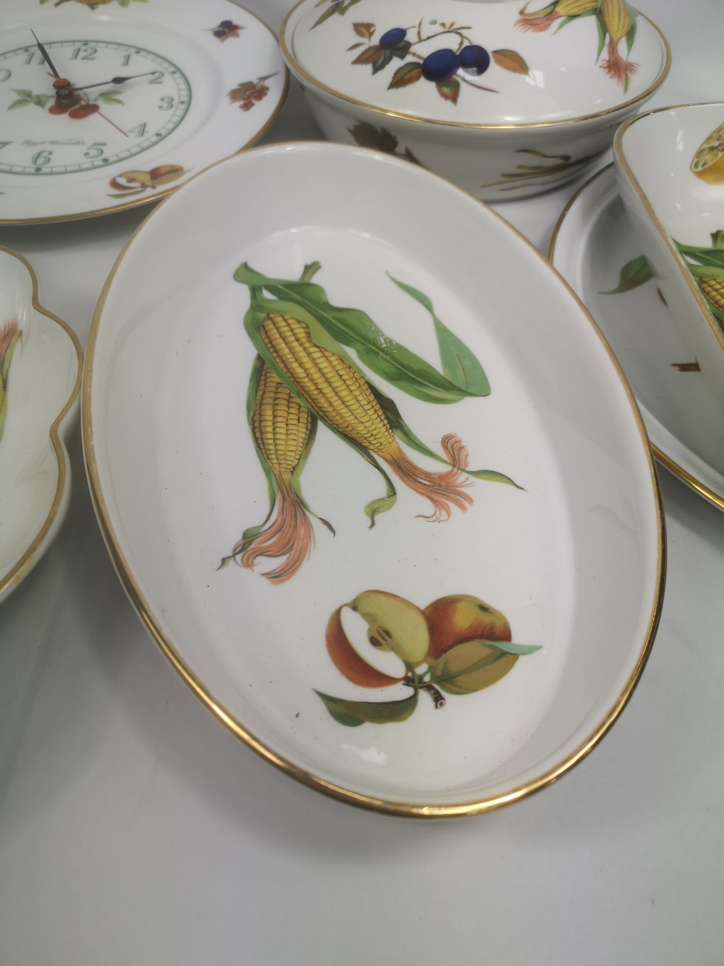 Quantity of Royal Worcester Evesham tableware - Image 7 of 8