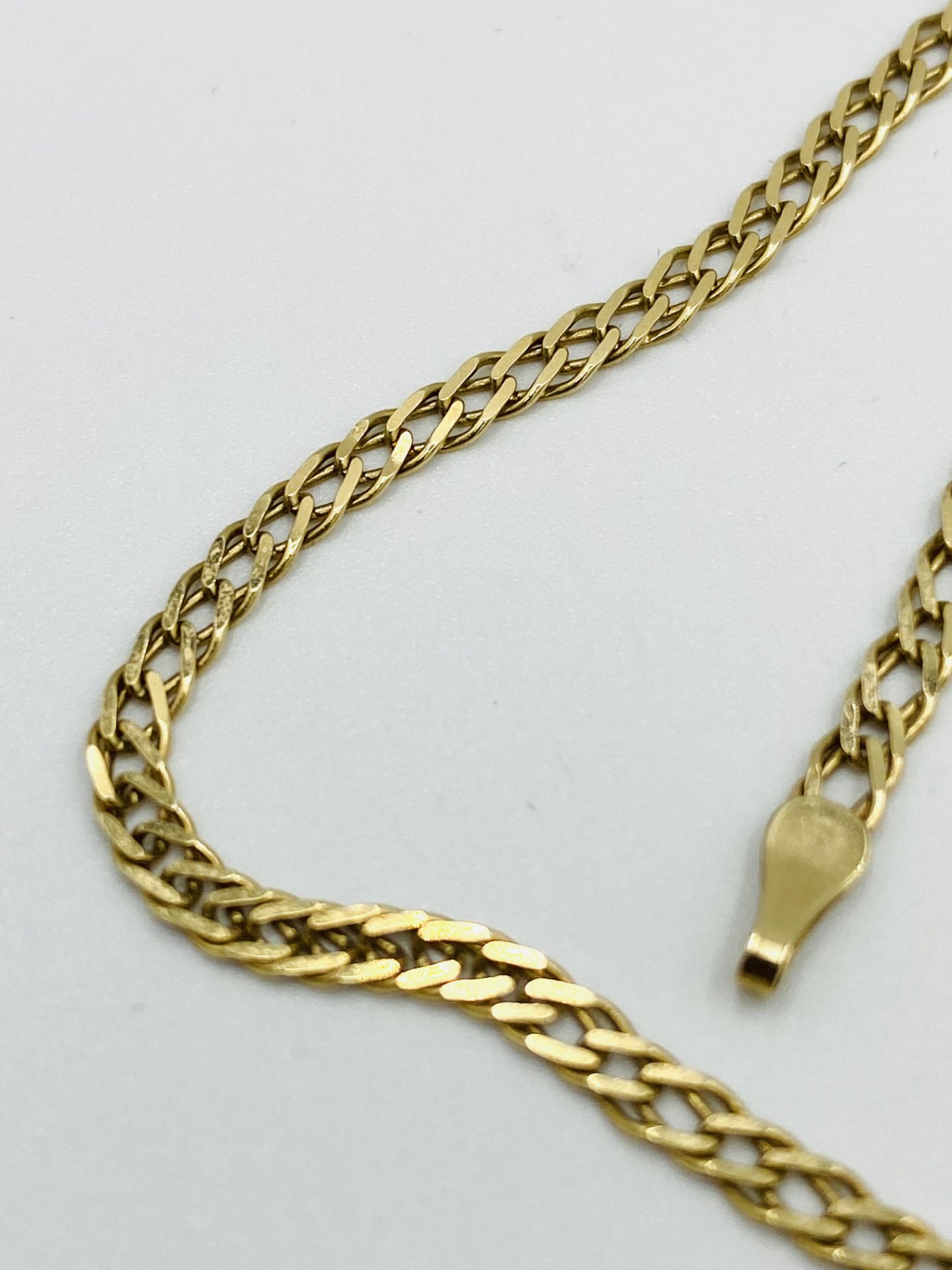 9ct gold flat chain. - Image 2 of 4