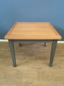 Extending dining table