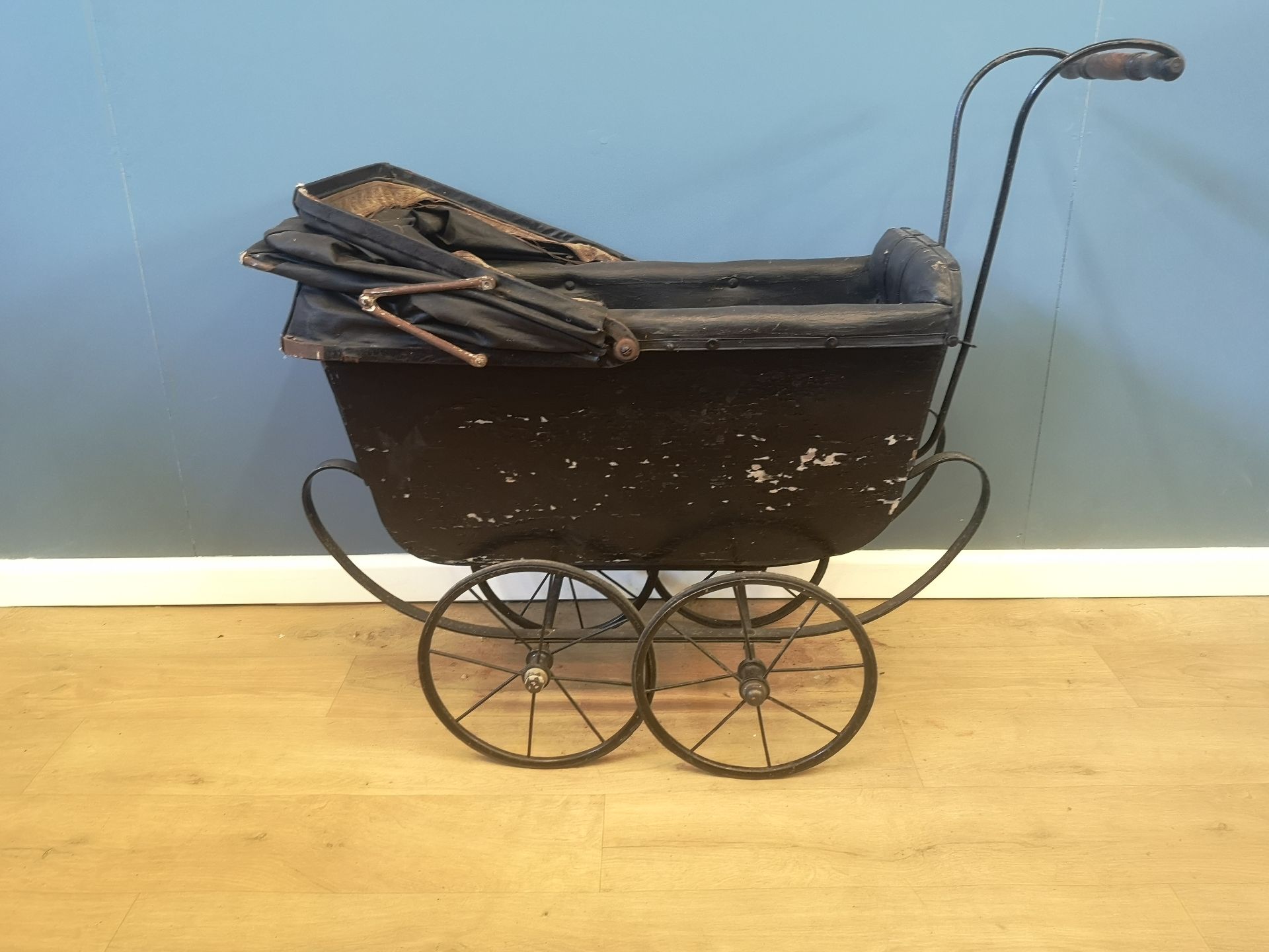 Early 20th century dolls pram - Image 4 of 4