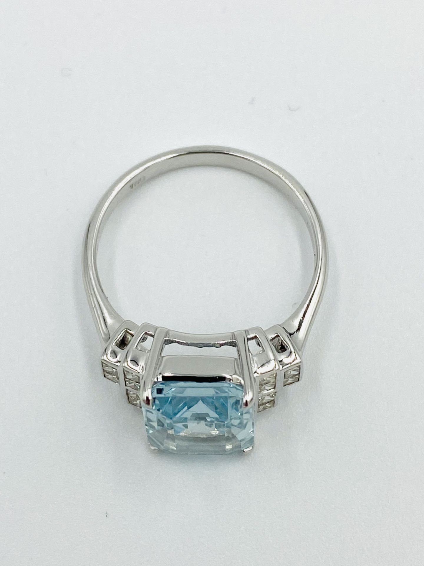 18ct white gold, aquamarine and diamond ring - Image 5 of 6