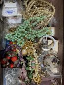 Quantity of costume jewellery