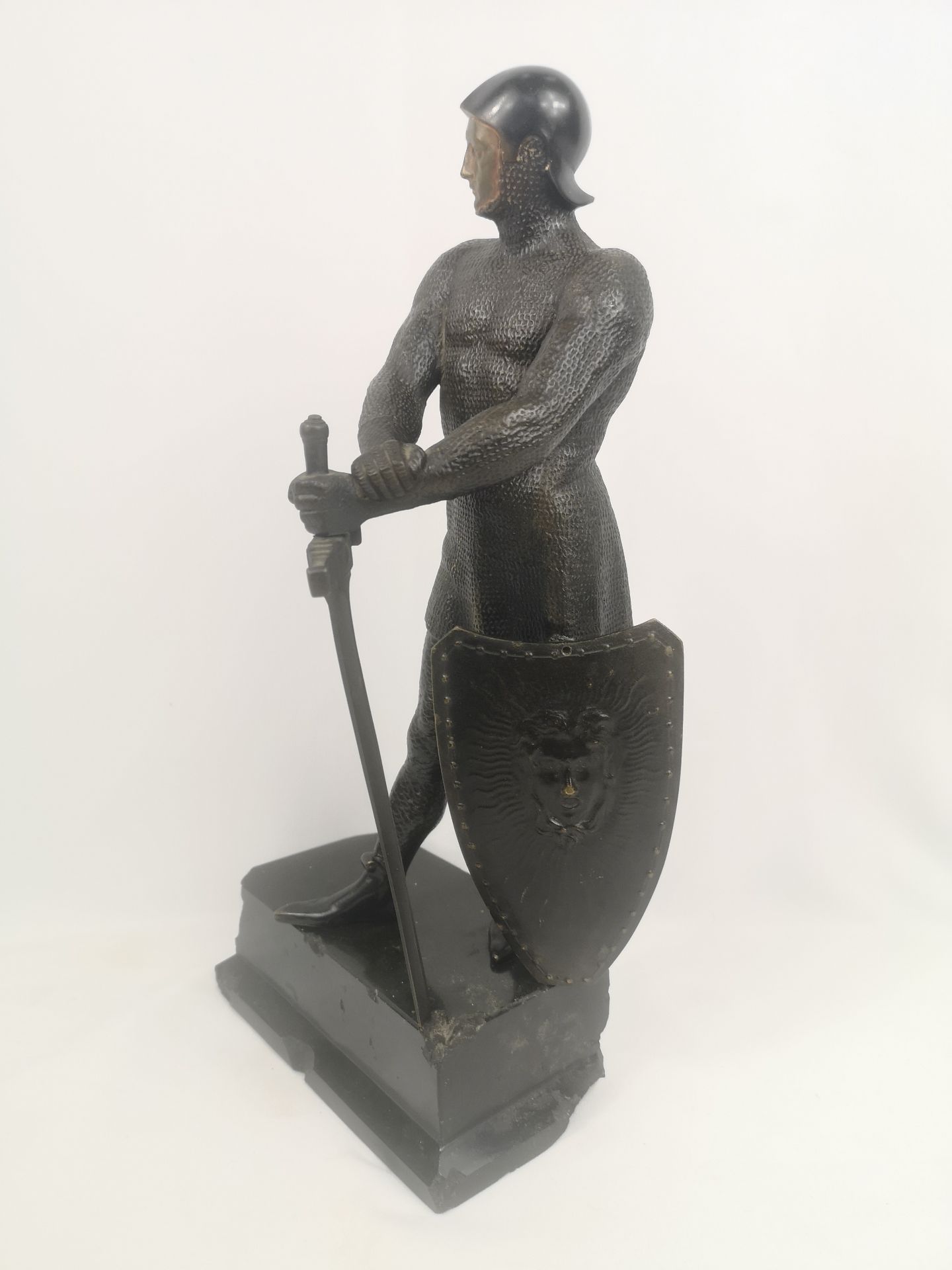 Bronze figure of a knight on a marble base - Image 2 of 4