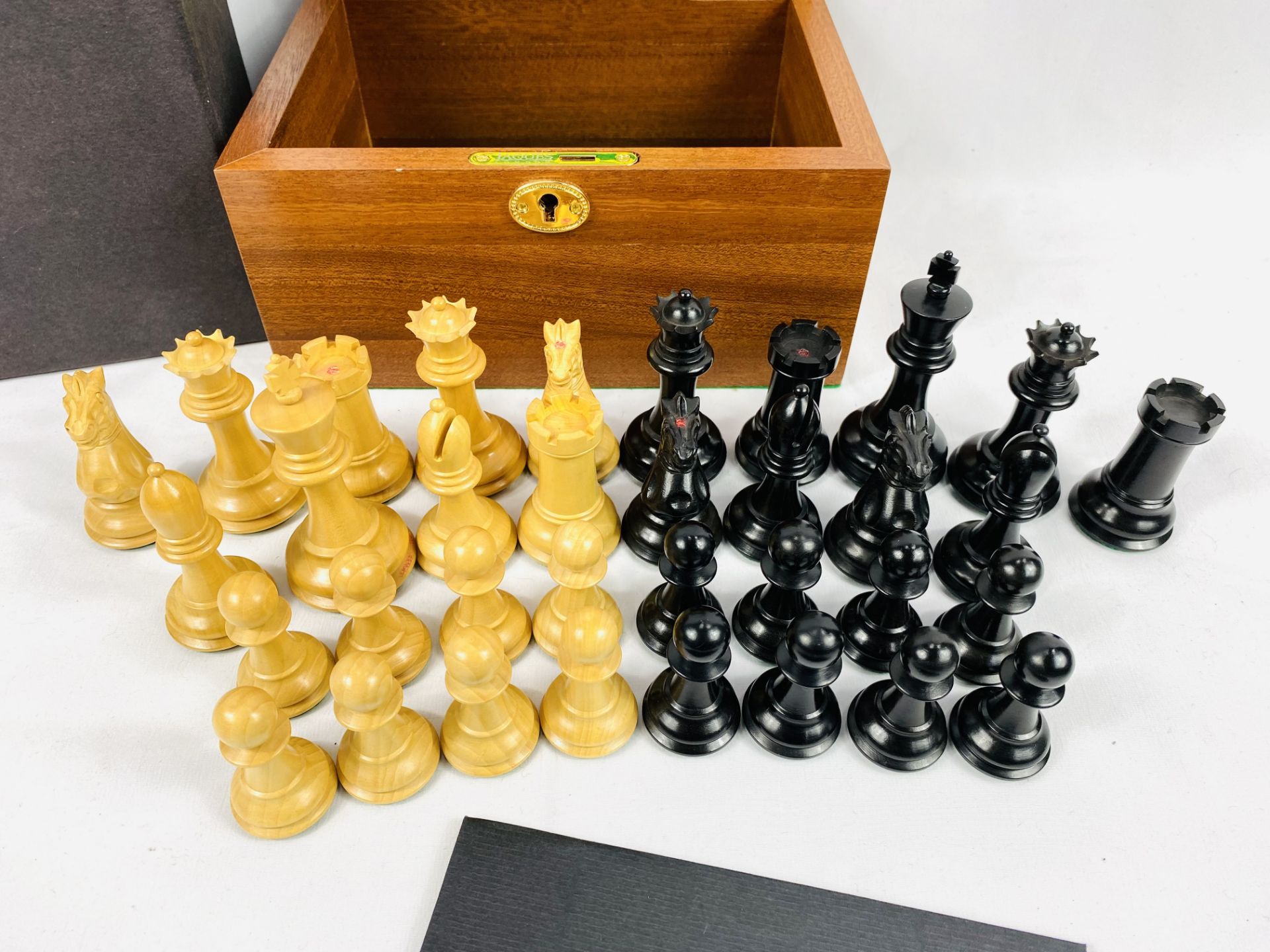 Jaques Staunton boxwood and ebony chess set - Image 3 of 4