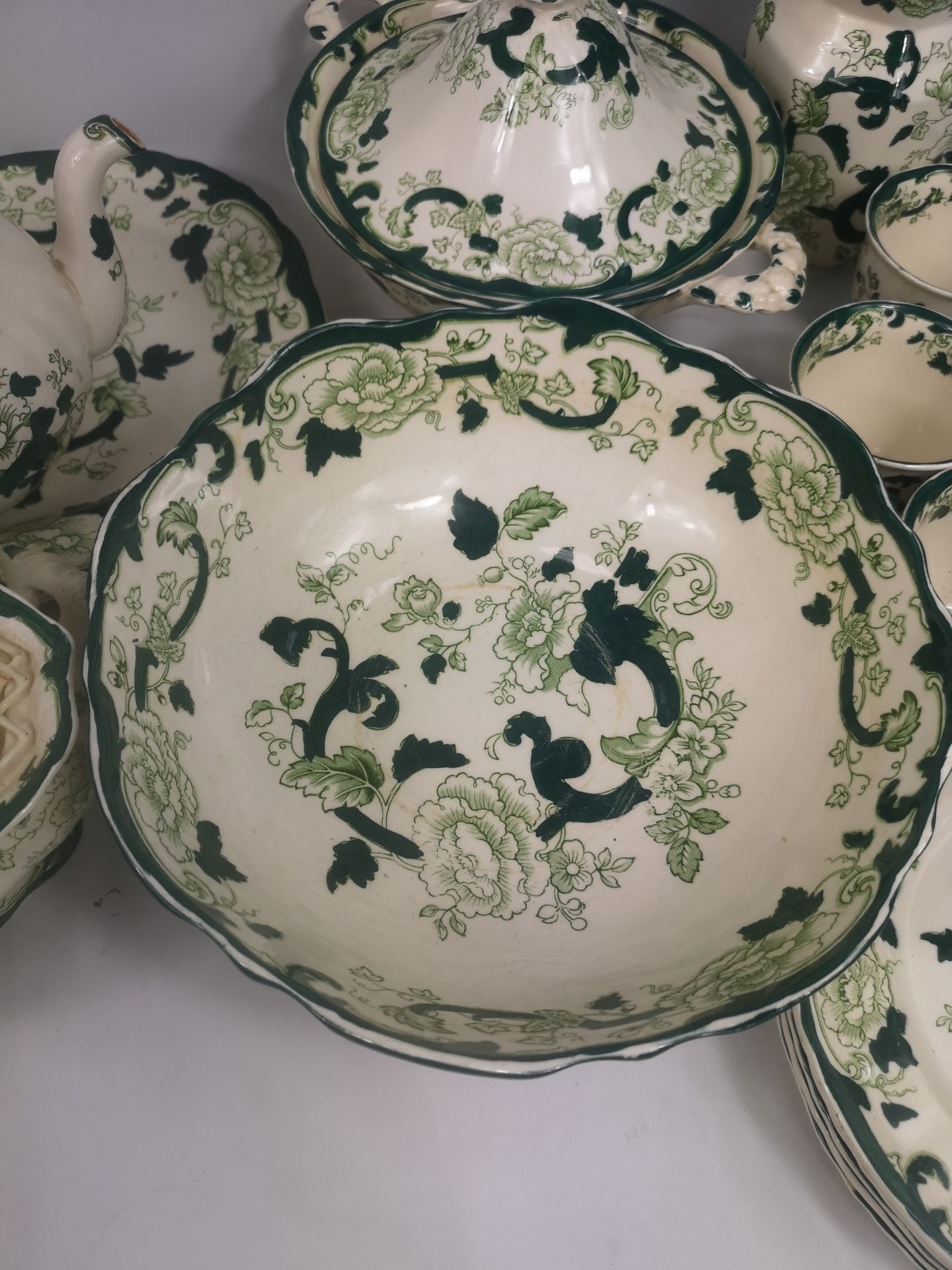 A part Masons Chartreuse dinner service - Image 7 of 9