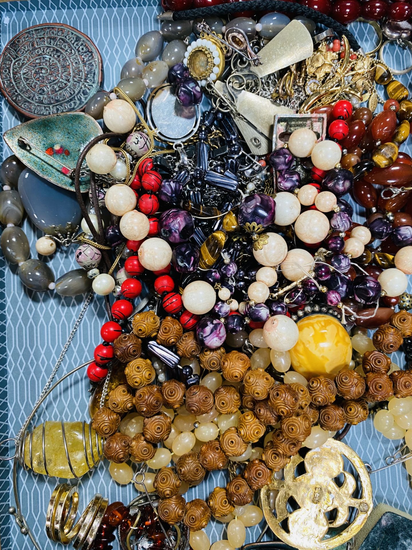 Quantity of costume jewellery - Image 5 of 5