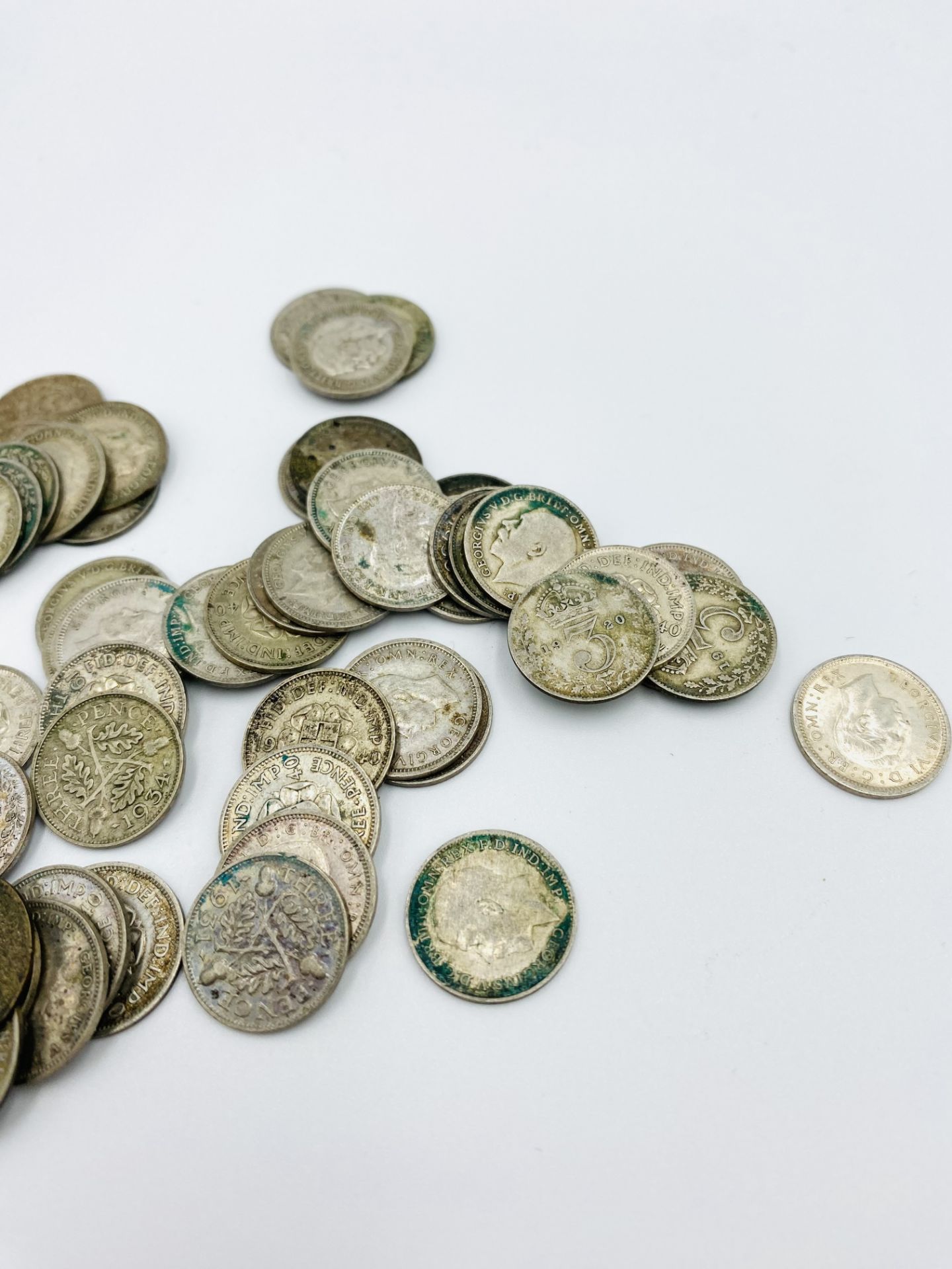 Quantity of silver threepenny pieces - Image 6 of 6