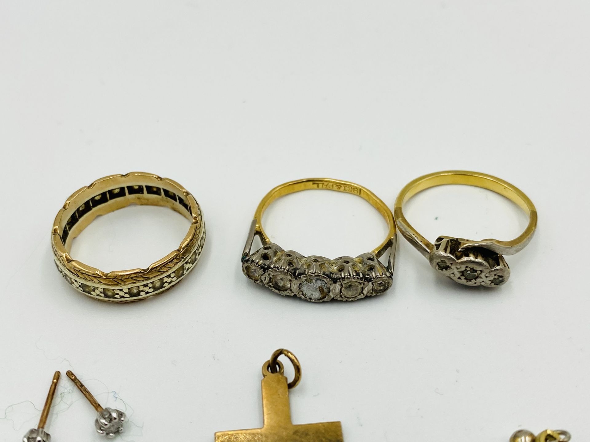 18ct gold ring together with other gold and silver jewellery - Image 4 of 4