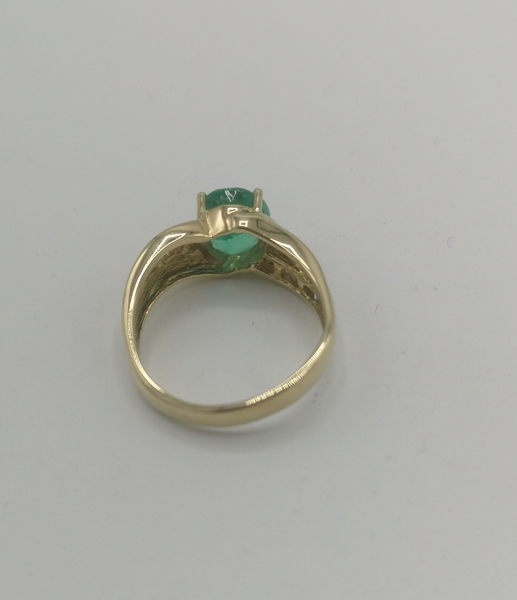 Emerald and diamond ring - Image 2 of 4