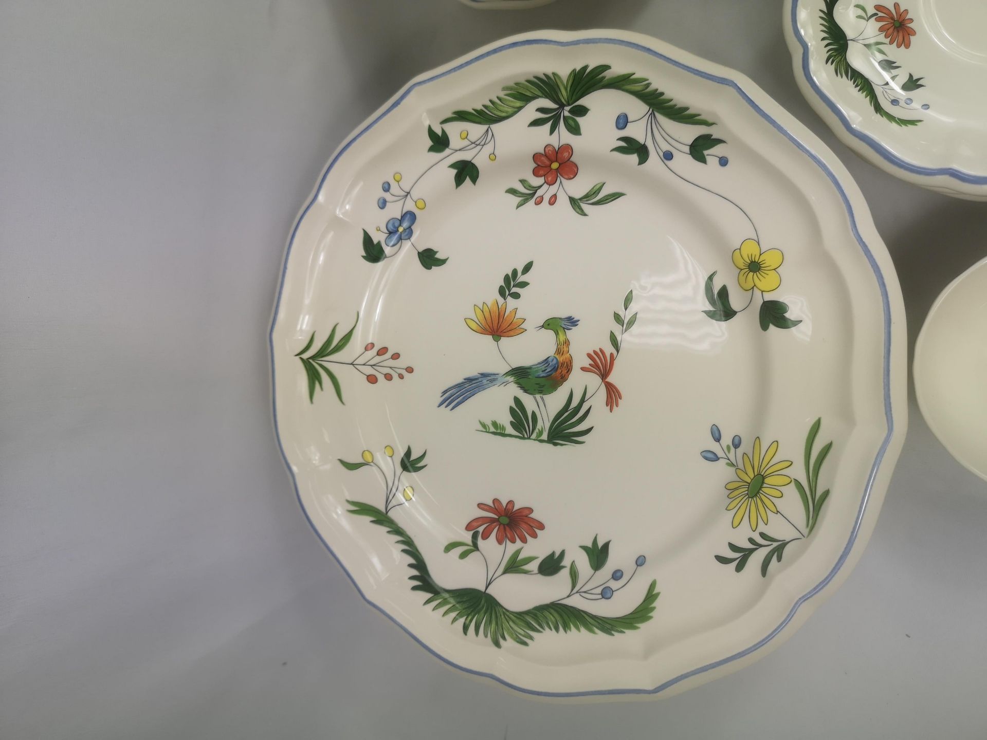 Gien part dinner service - Image 2 of 7