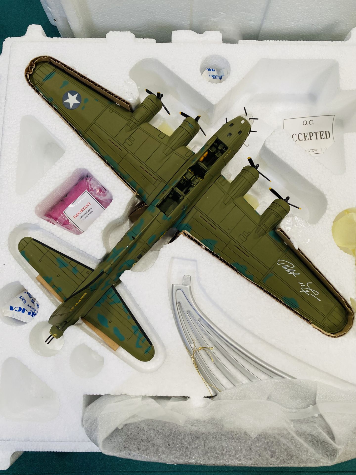 Diecast Franklin Mint B-F17 Memphis Belle signature edition