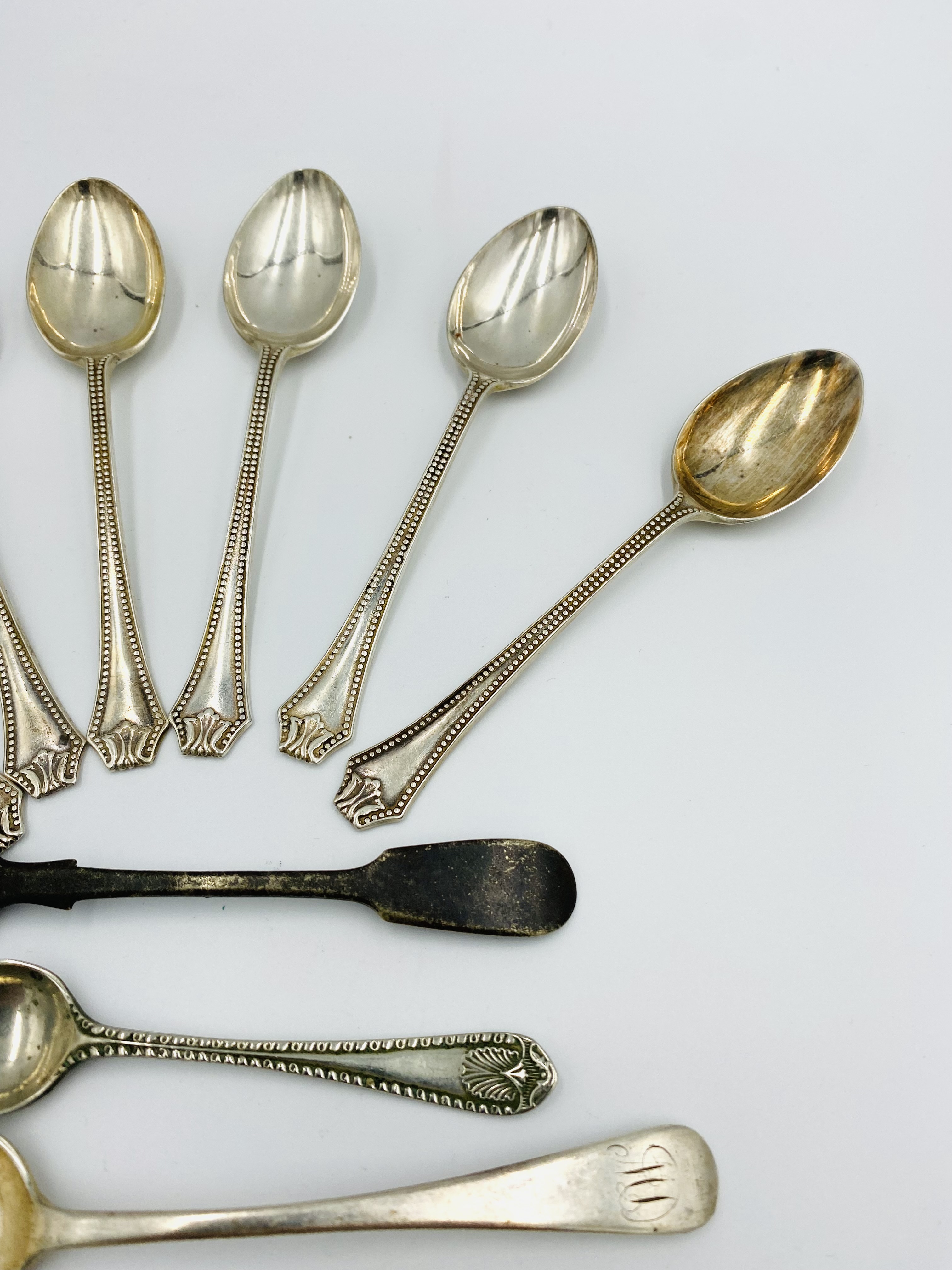 Six silver teaspoons; two other silver tea spoons and a pair of silver sugar tongs - Image 4 of 4