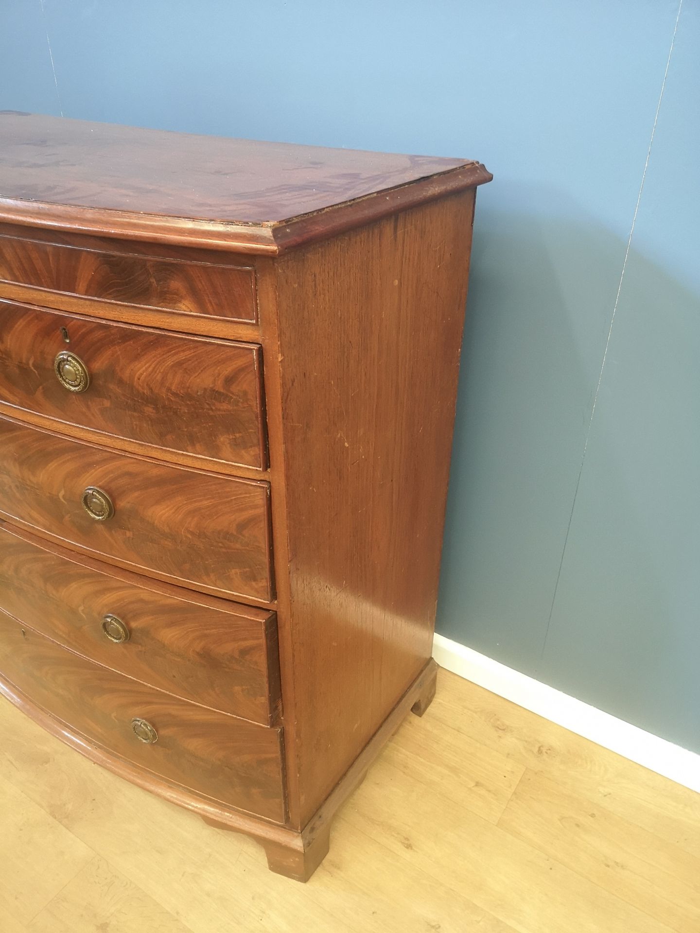 Mahogany bow fronted chest of drawers - Image 6 of 6