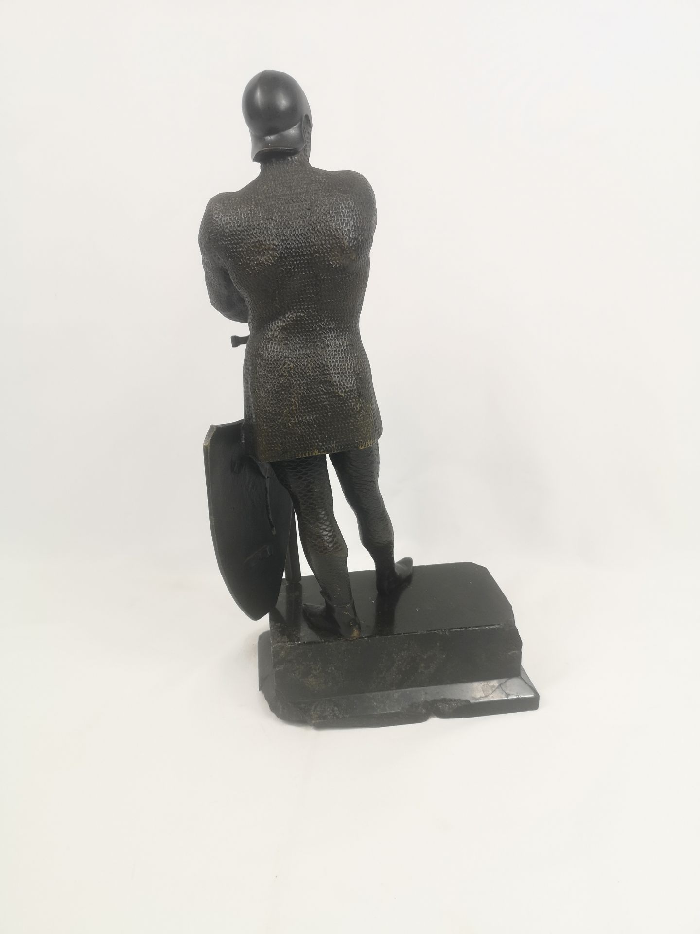 Bronze figure of a knight on a marble base - Image 4 of 4