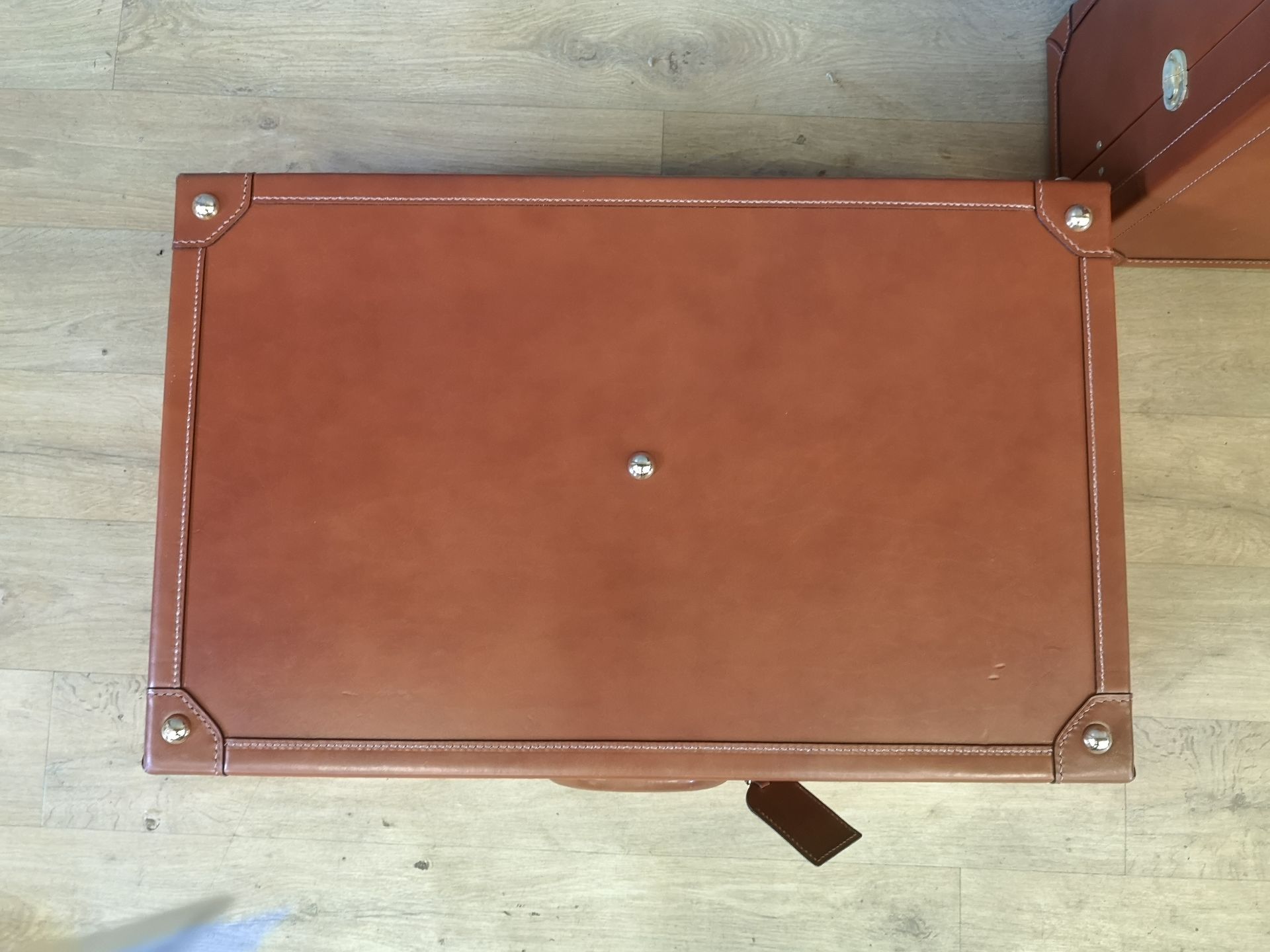 Two Asprey hard sided leather suitcases - Bild 4 aus 8