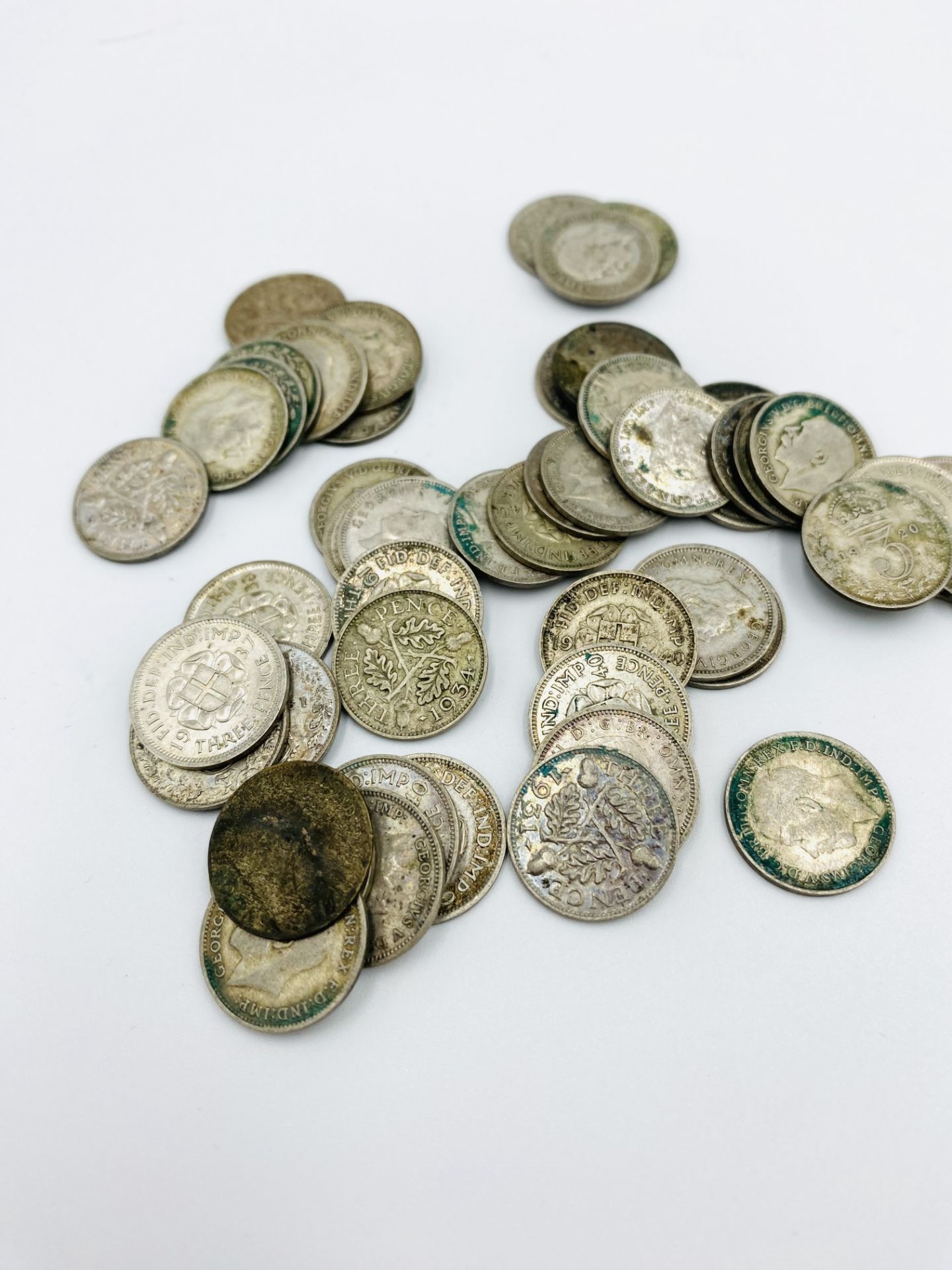 Quantity of silver threepenny pieces - Image 5 of 6